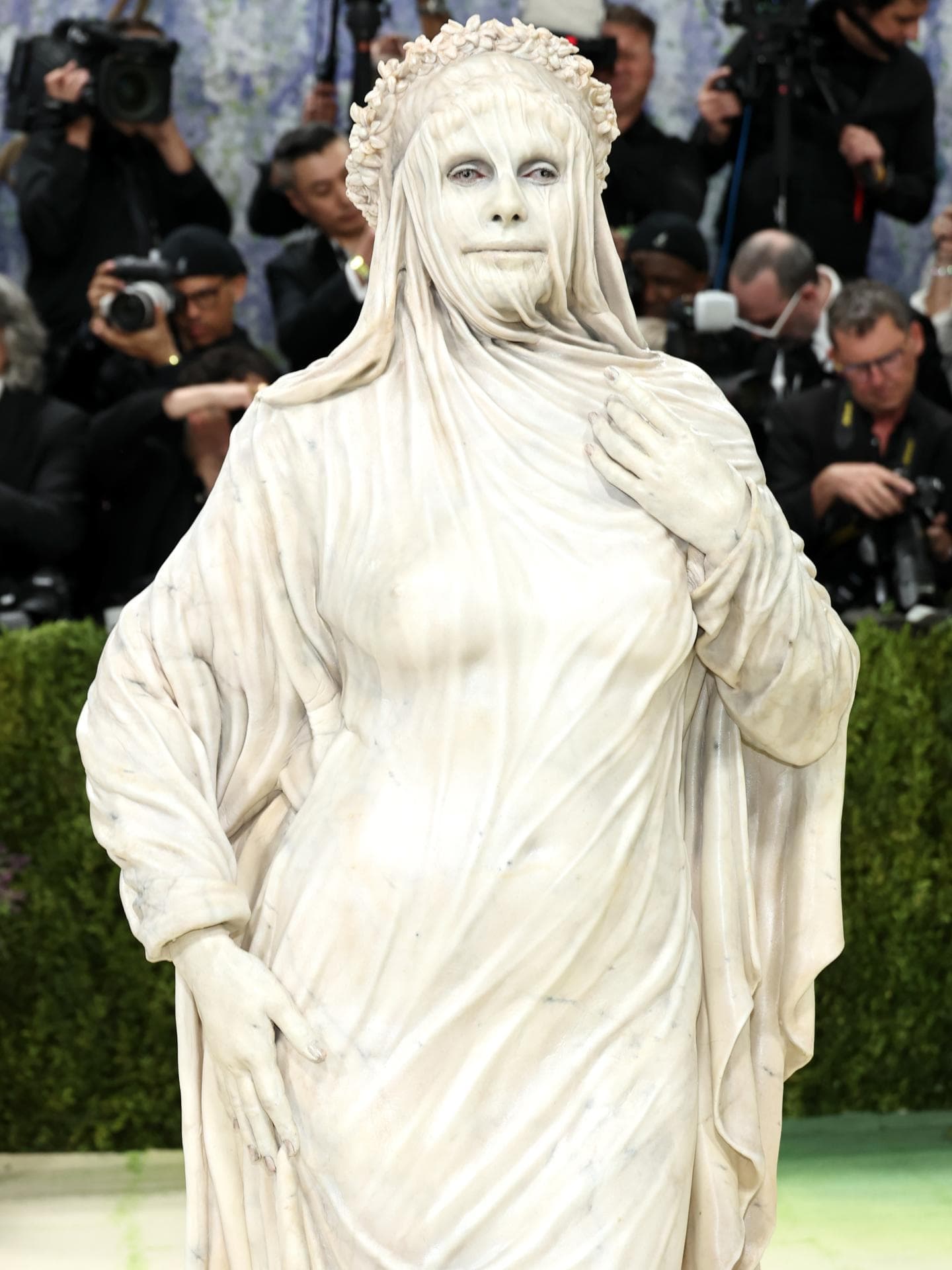 Heidi Klum wird zur Statue und trifft das Motto der Met Gala 2026 damit am besten