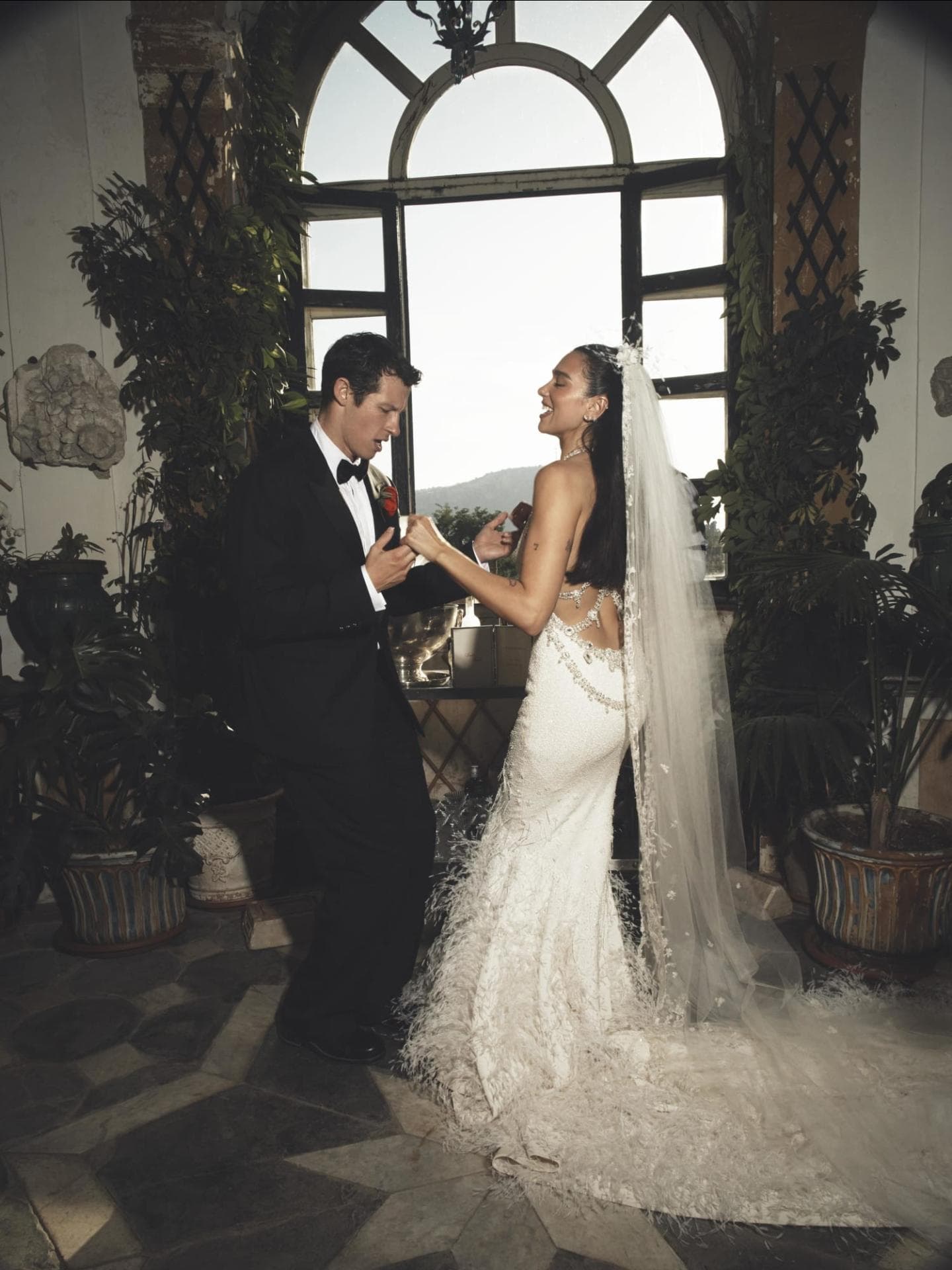 Dua Lipas Chanel-Hochzeitskleid setzt Braut-Trend 2026