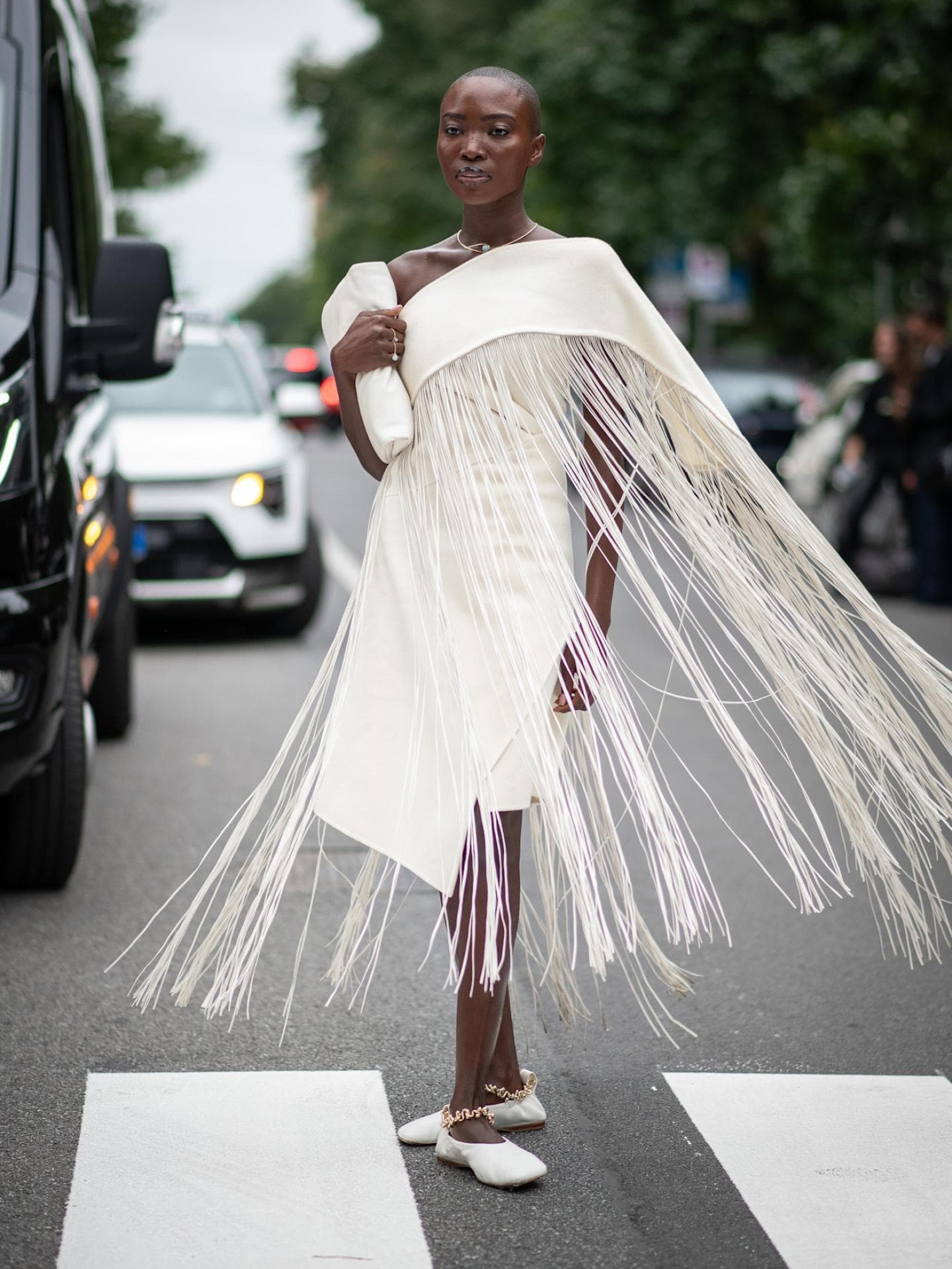 Designer-Look unter 30 Euro: Das H&M Cape-Kleid für den Sommer Designer-Look unter 30 Euro: Das H&M Cape-Kleid für den Sommer