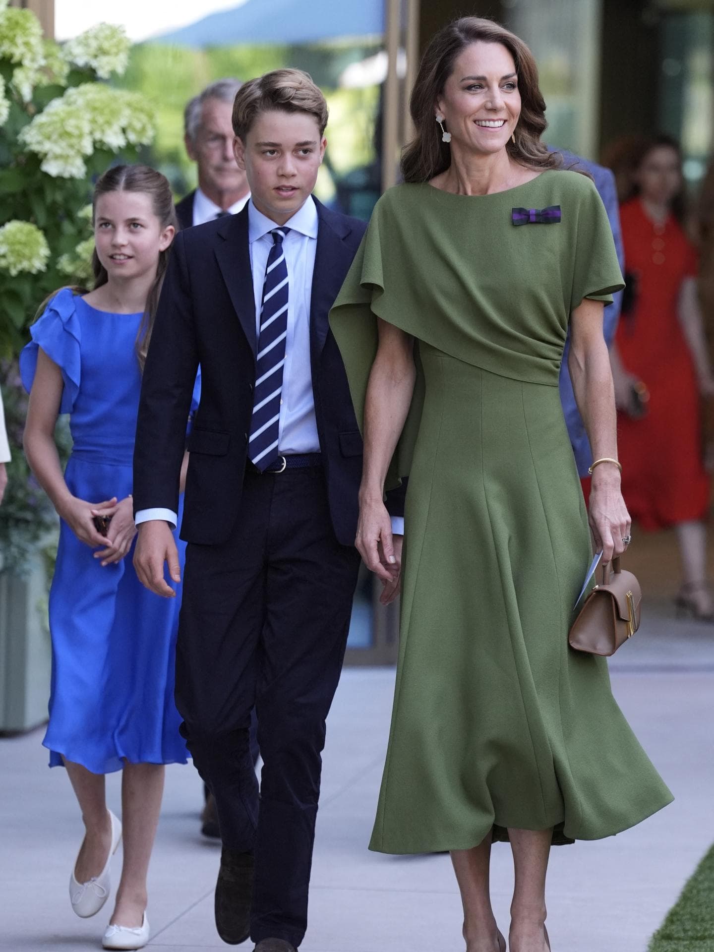 Prinzessin Kate trägt beim Wimbledon Finale die eleganteste Mini-Bag von DeMellier Prinzessin Kate trägt beim Wimbledon Finale die eleganteste Mini-Bag von DeMellier