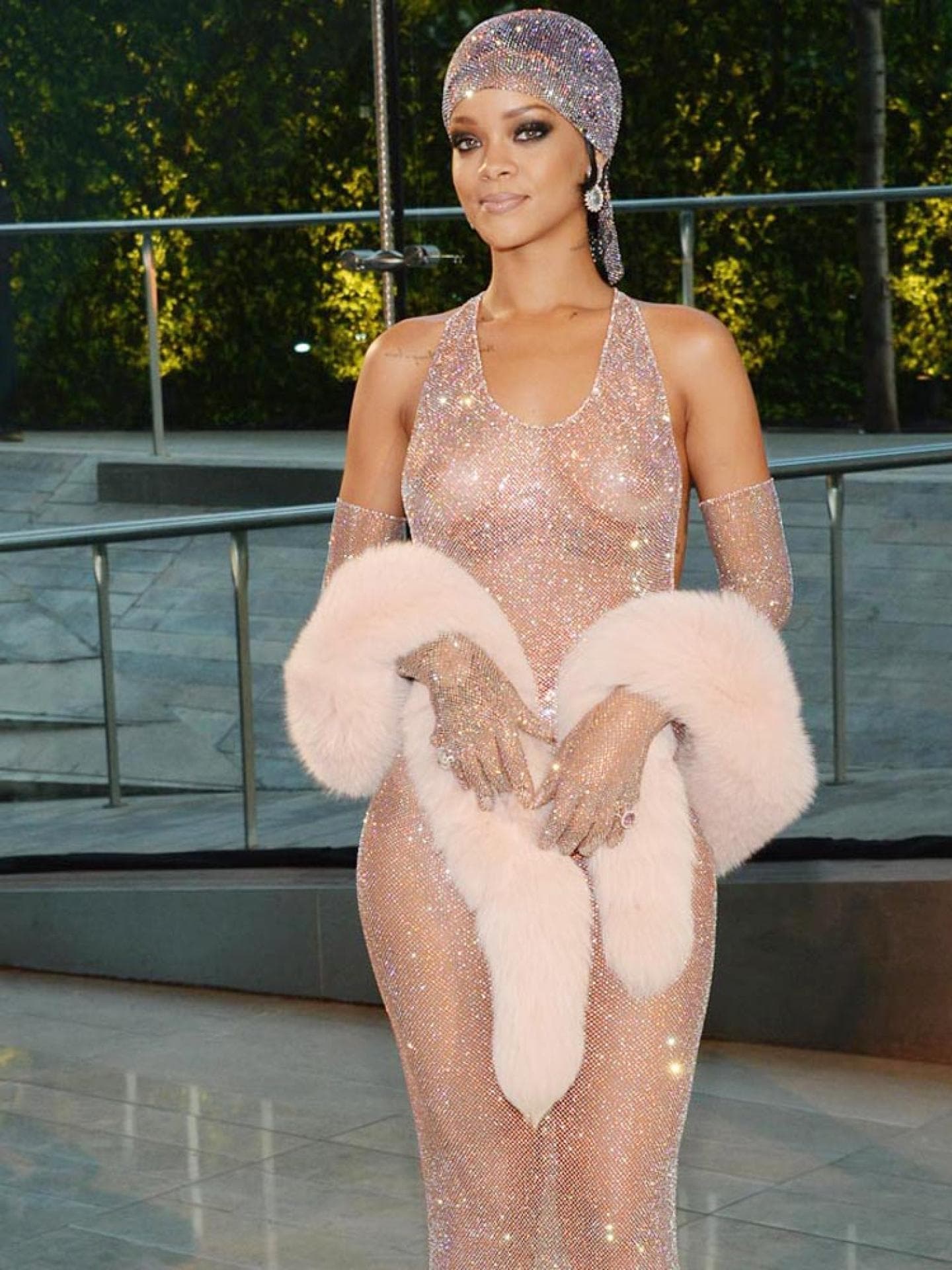 Rihanna bei den CFDA Fashion Awards im Jahr 2014 in einem Naked Dress von Adam Selma mit Swarovski-Steinen. 