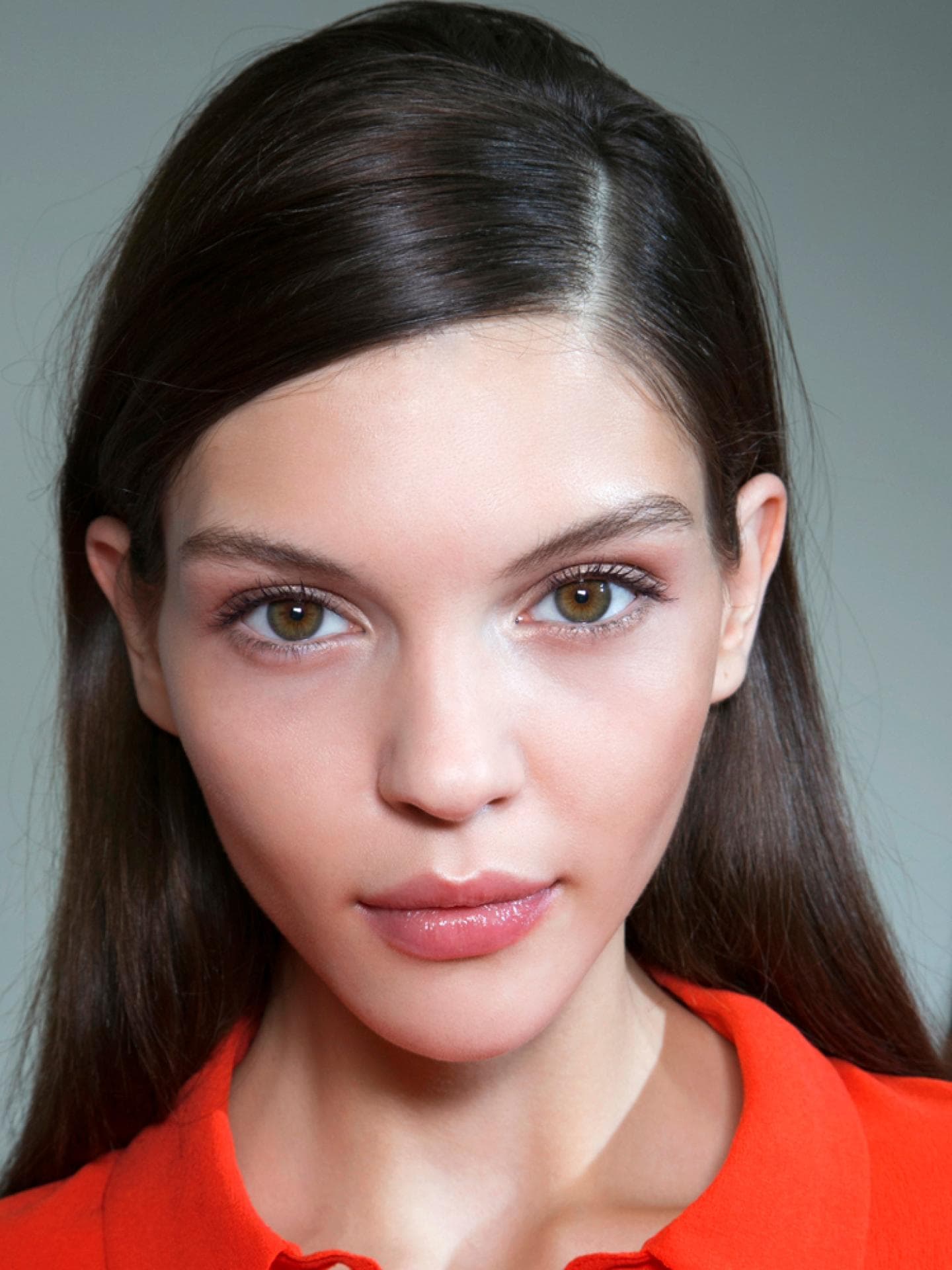Matthew Williamson SS 2014 - strenger Seitenscheitel und offene Haare