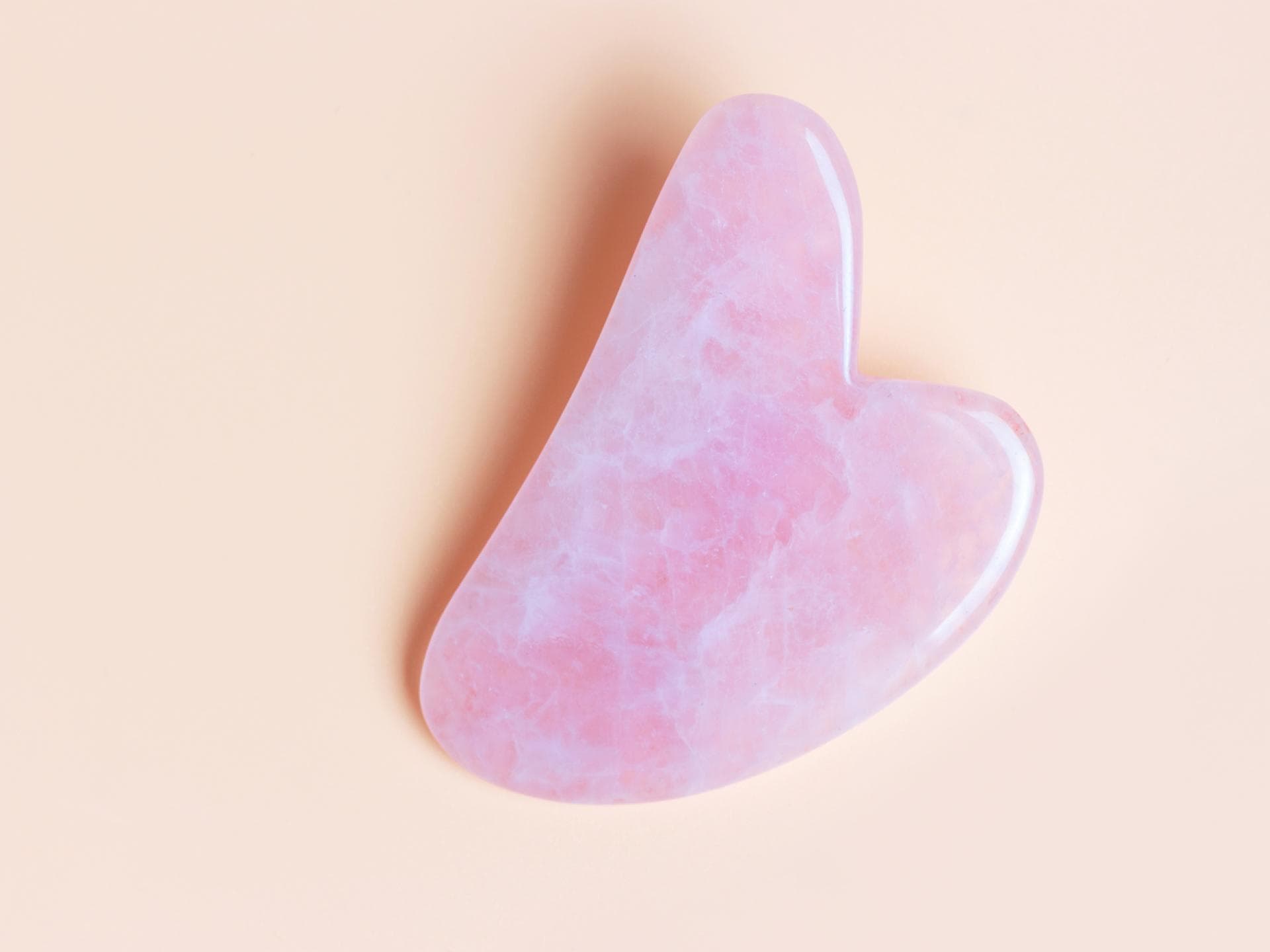 Gua Sha Stein aus Rosenquarz