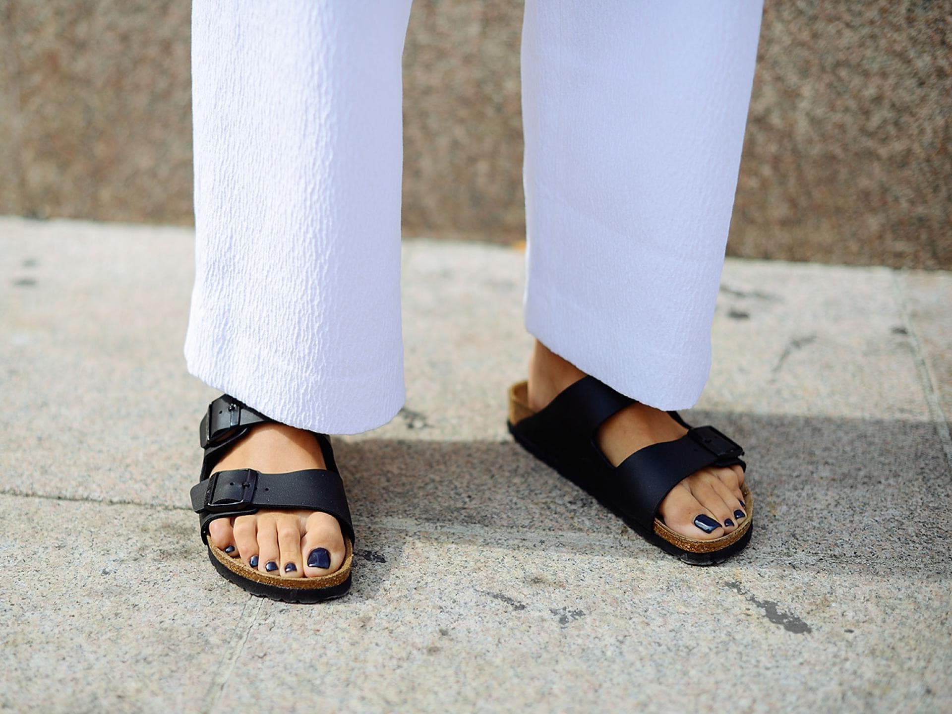 Frau Streetstyle Birkenstock schwarz