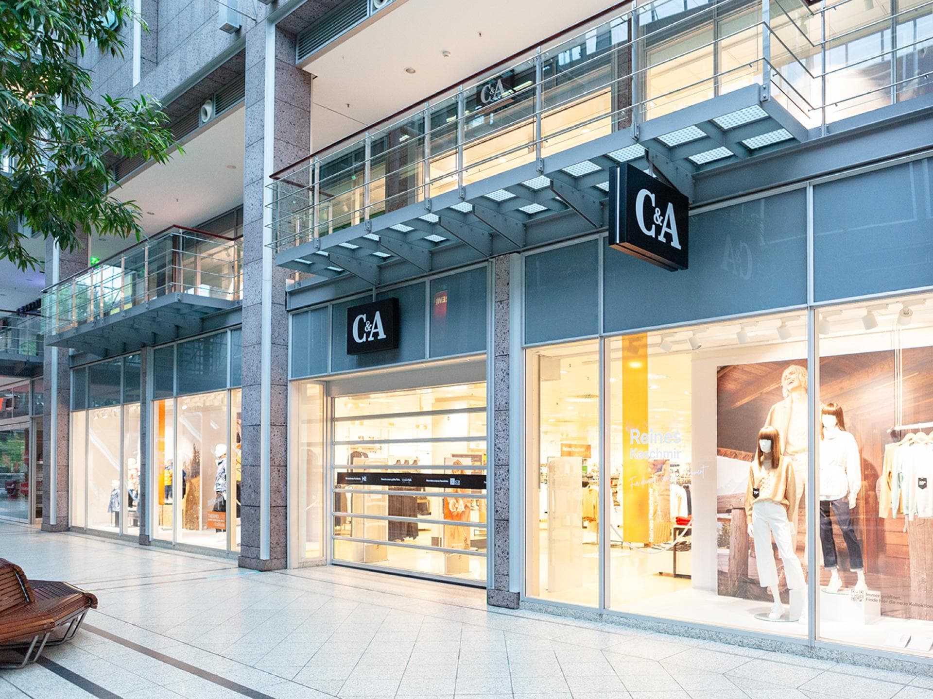 C&A Store von außen Filiale 