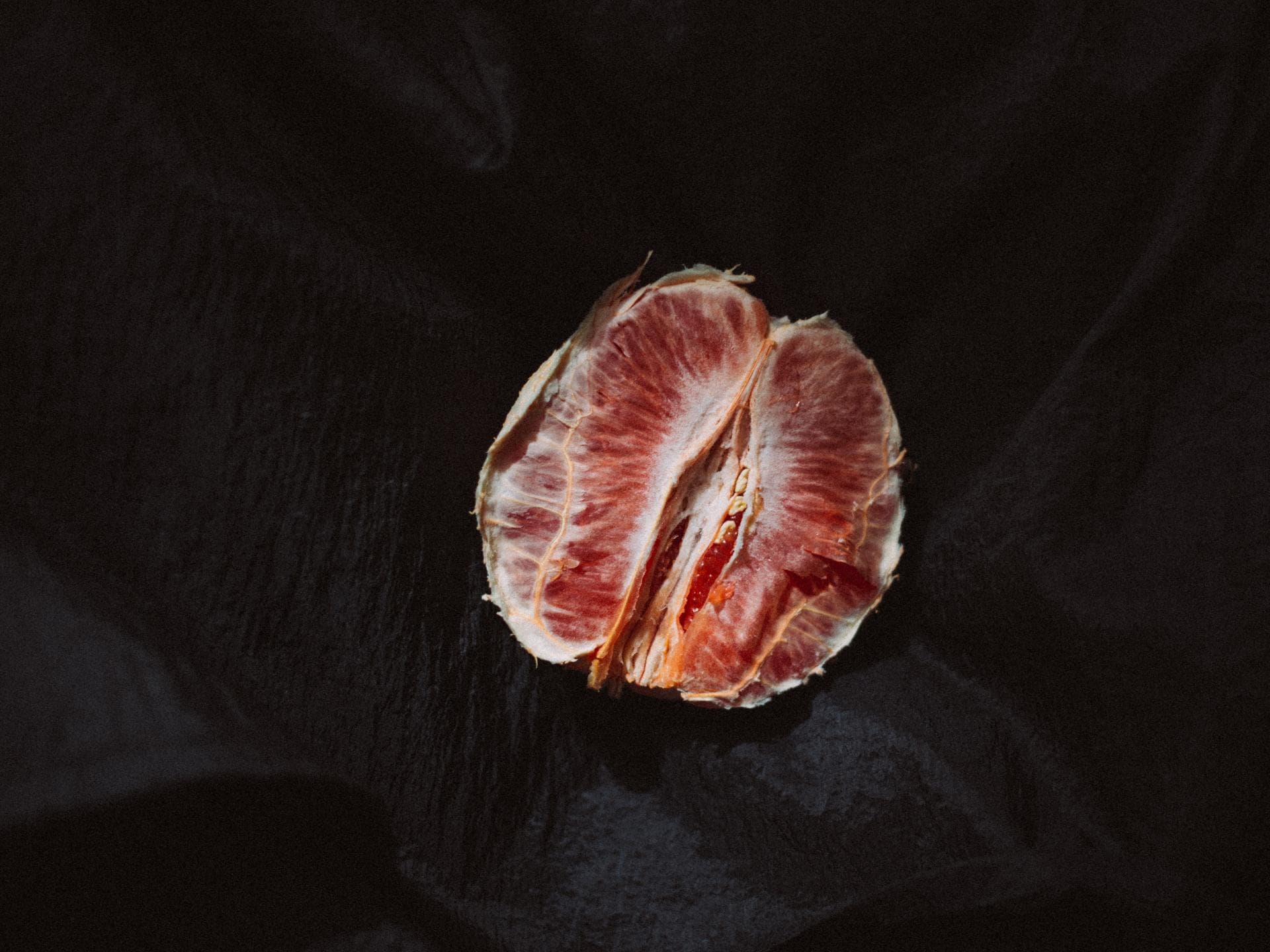 Mandarine geschält Hälfte davon