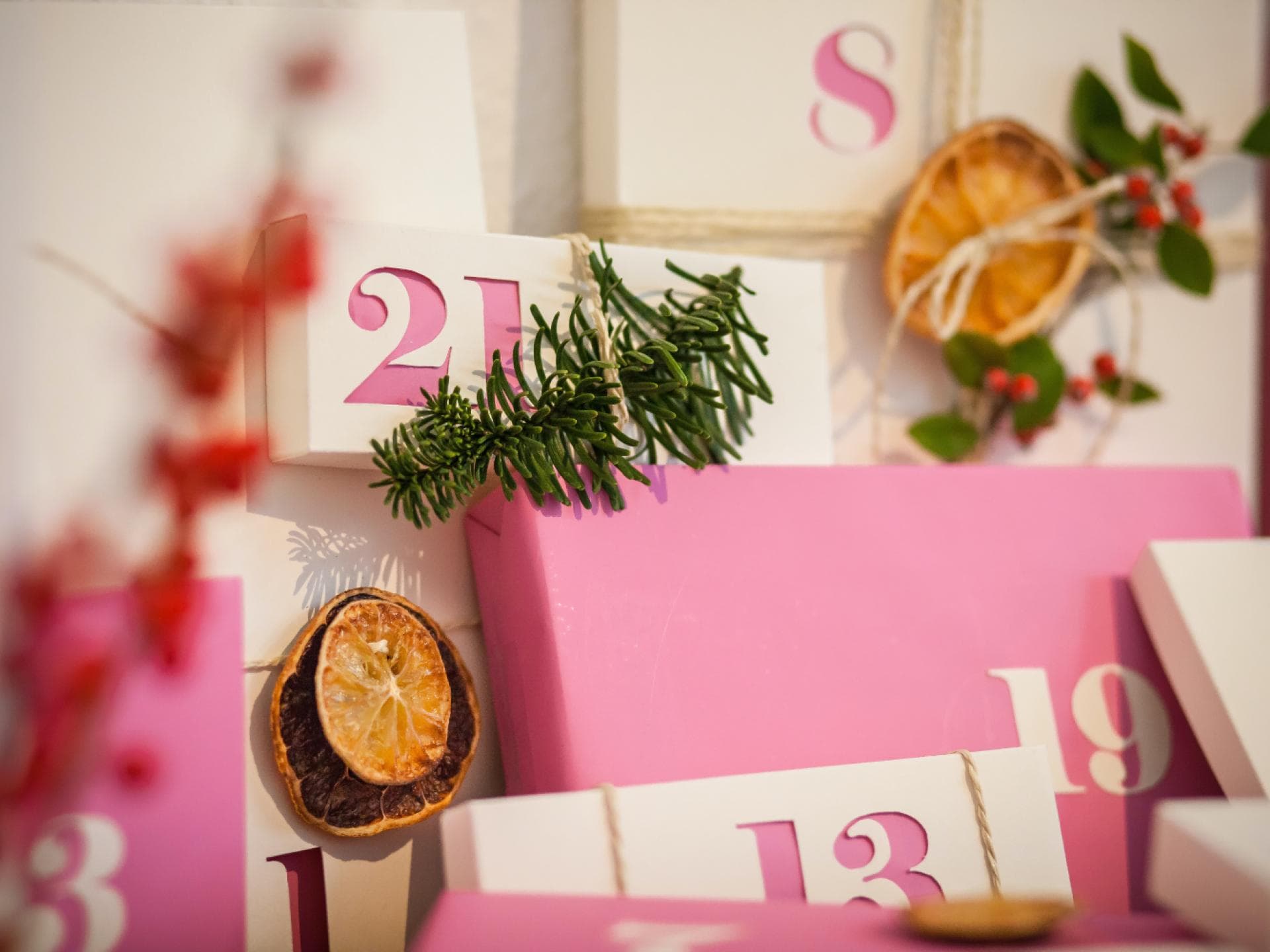Adventskalender pink und weiß einzelne Päckchen Adventskalender pink und weiß einzelne Päckchen