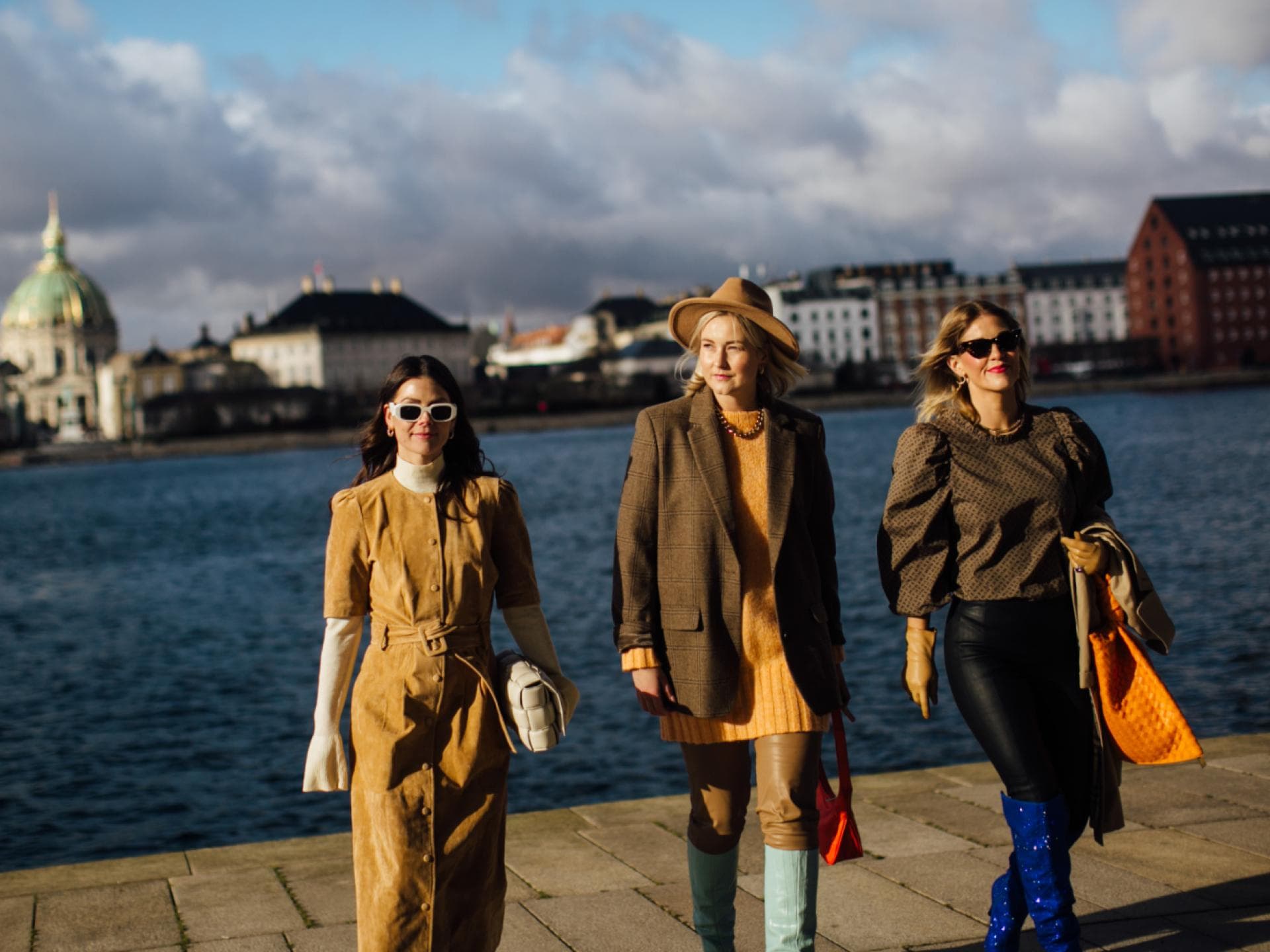 Copenhagen Fashion Week Kleider Streetstyle drei Frauen Copenhagen Fashion Week Kleider Streetstyle drei Frauen