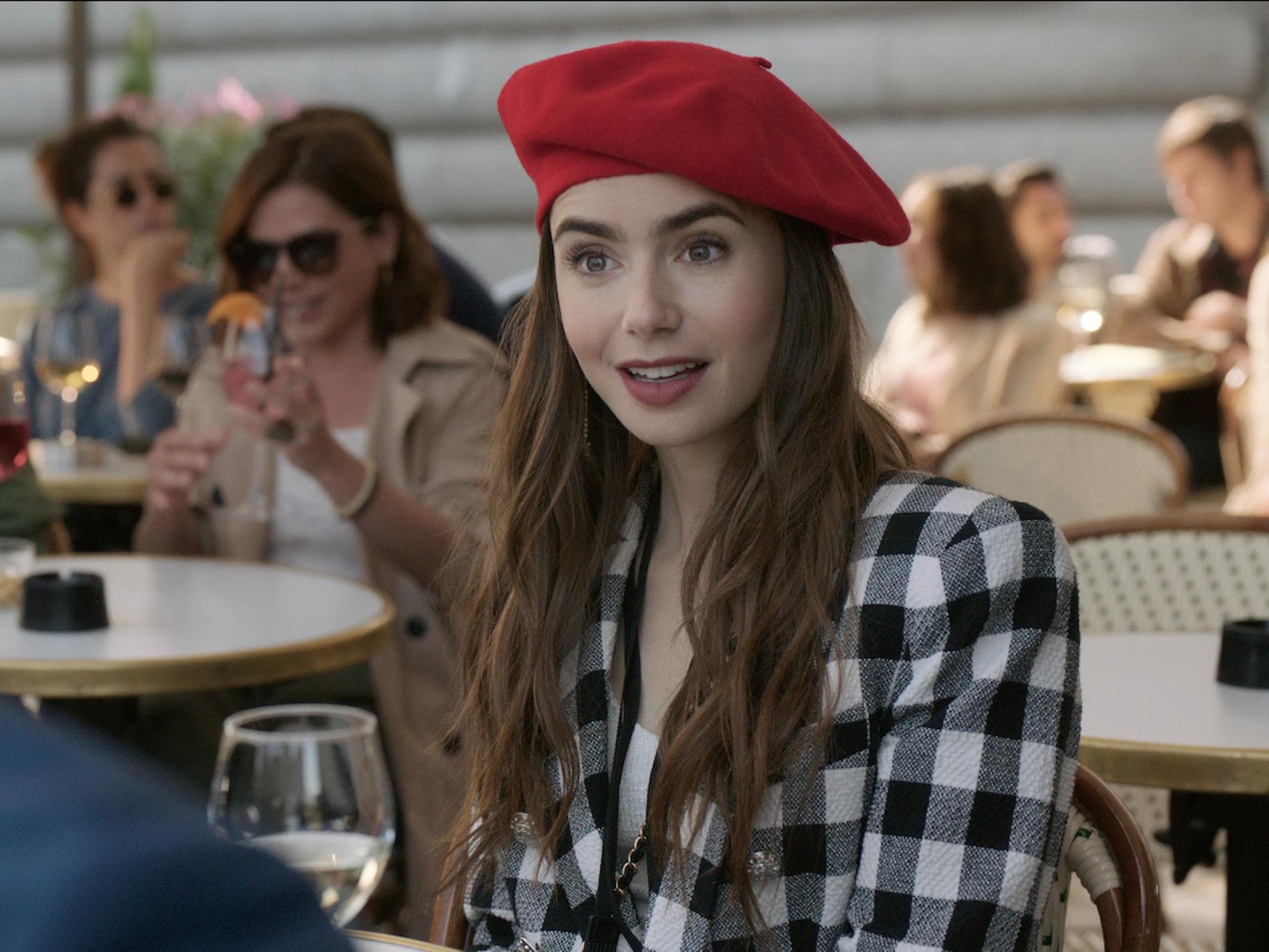 Emily in Paris rote Baret Mütze
