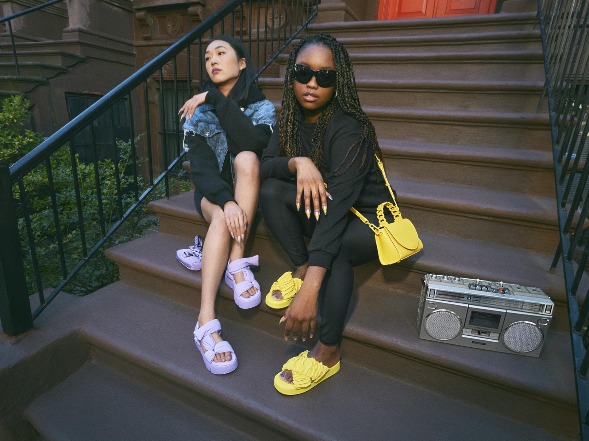 Schuhe in Knallfarben setzen im Frühjahr 2023 Akzente