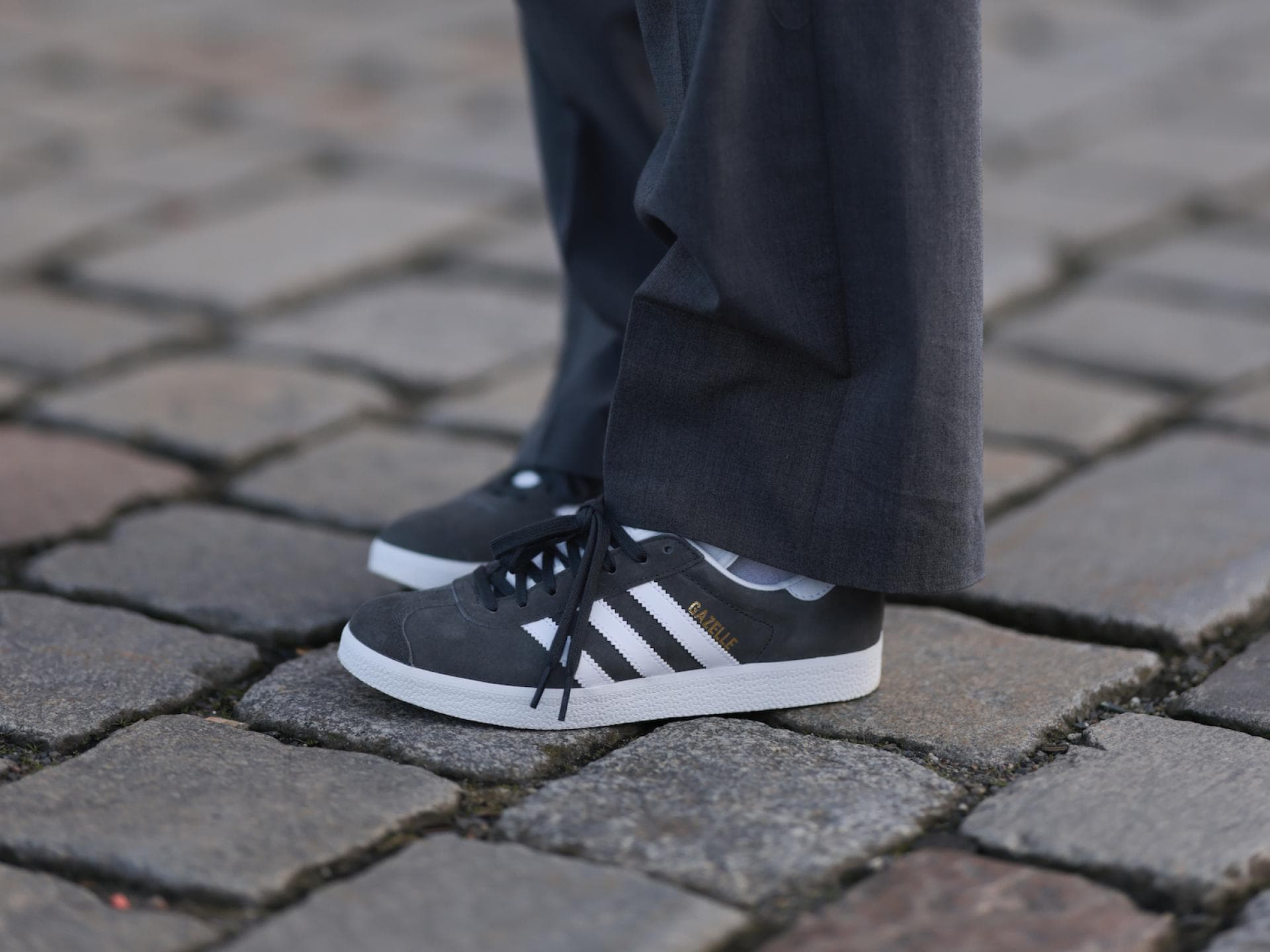 Graue Adidas Sneaker