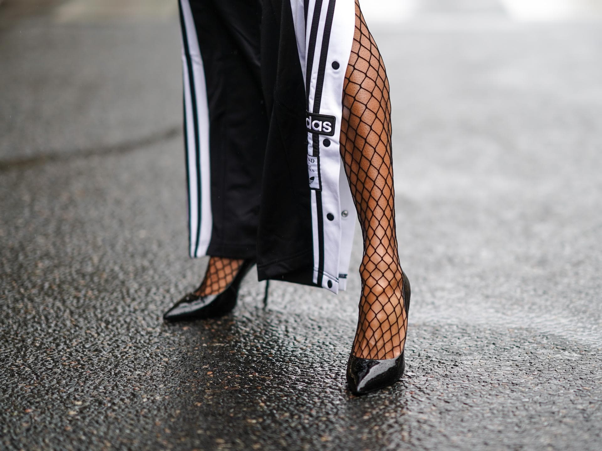 Netzstrumpfhose und Pumps