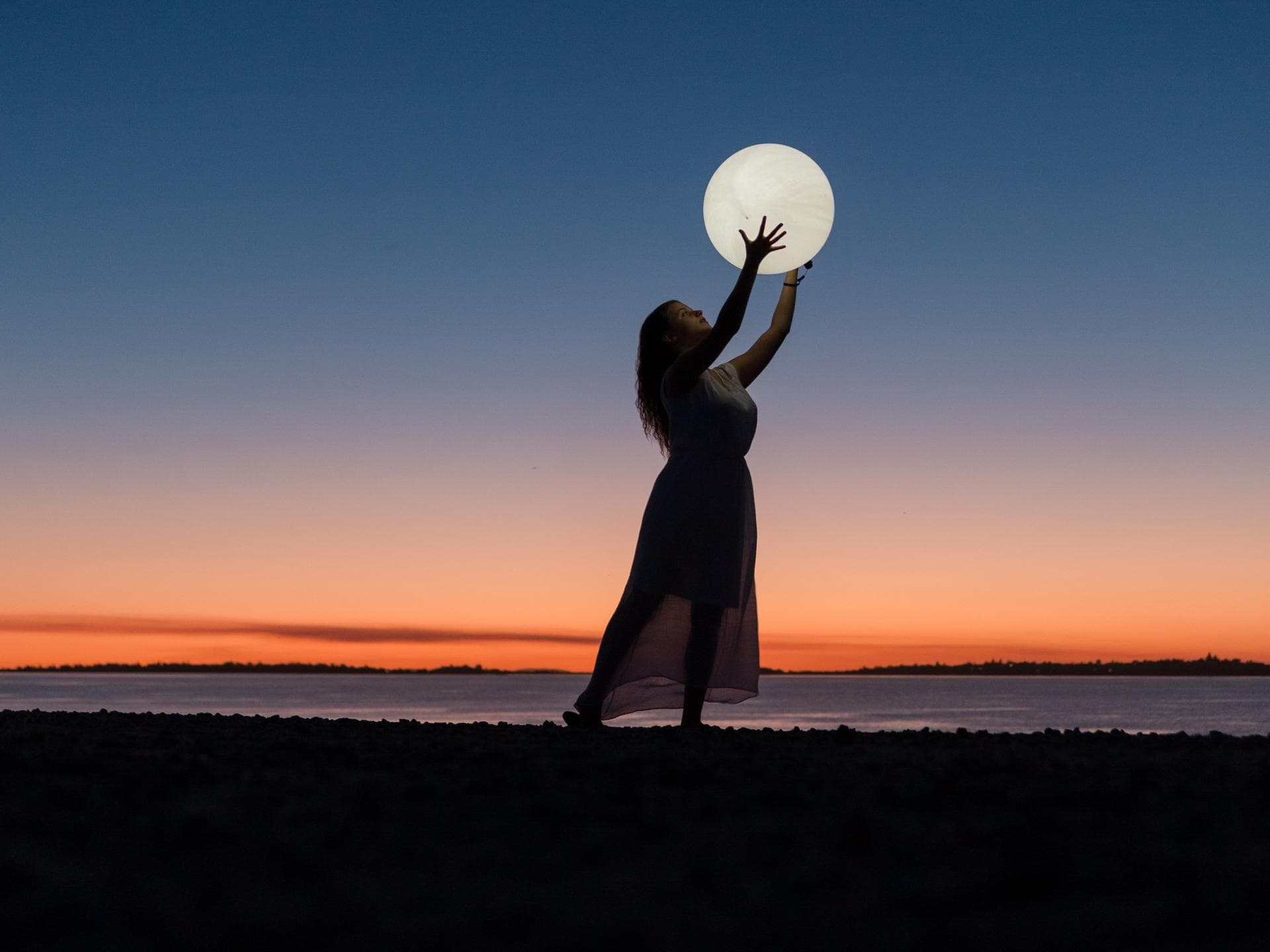 Frau mit Mond