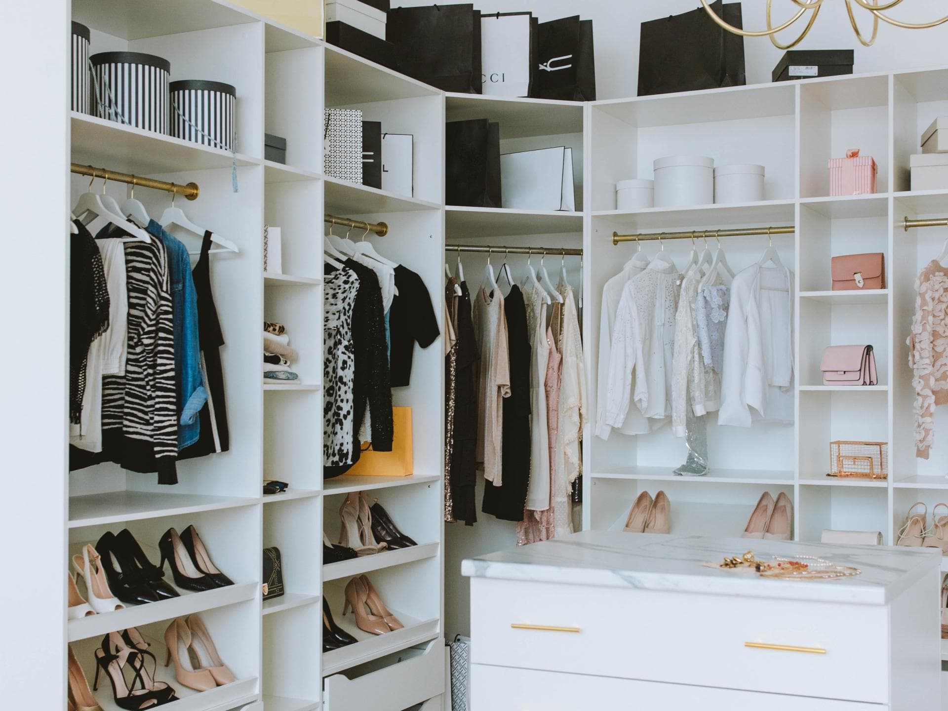 Kleiderschrank