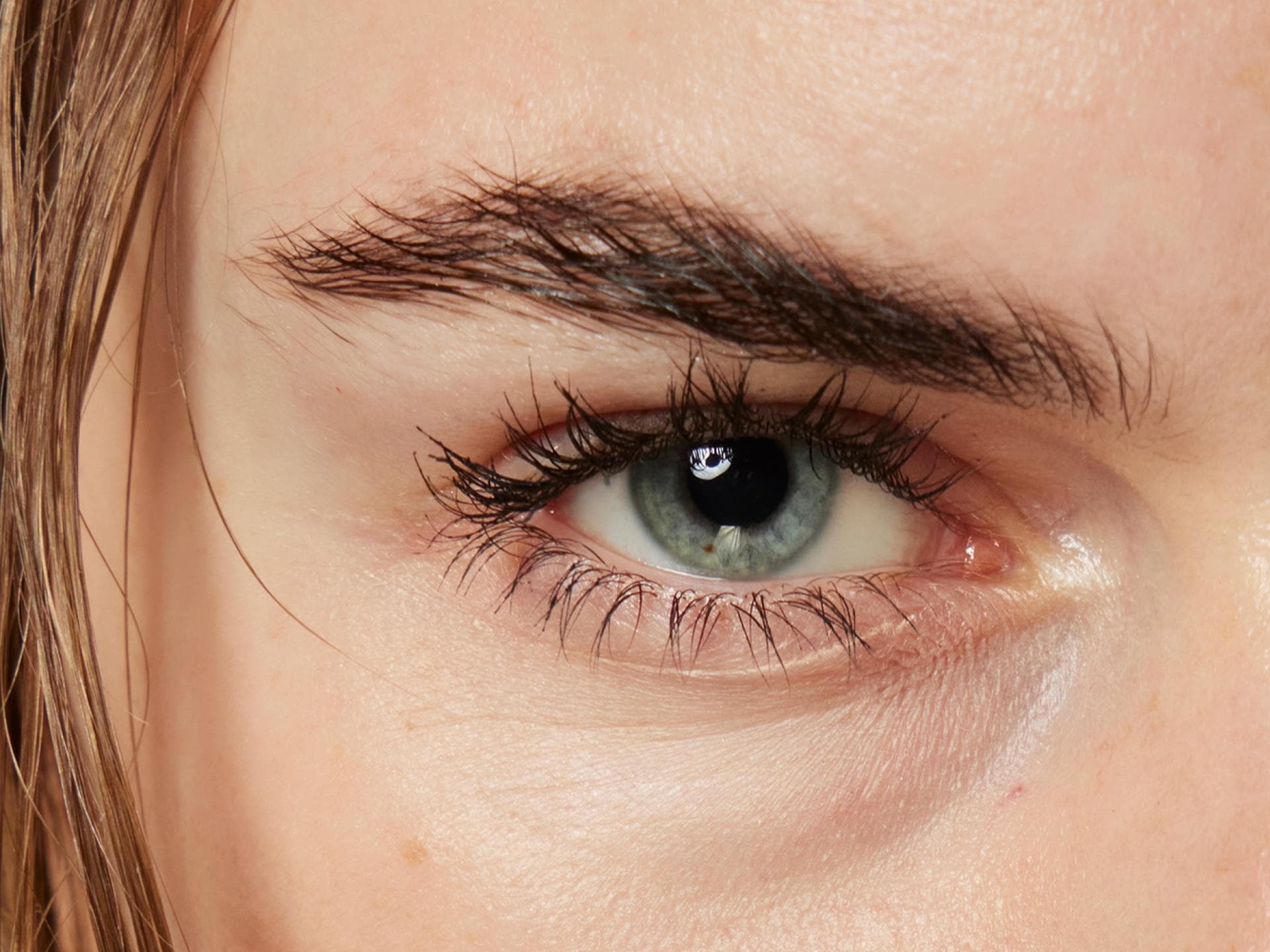 Model mit langen Wimpern