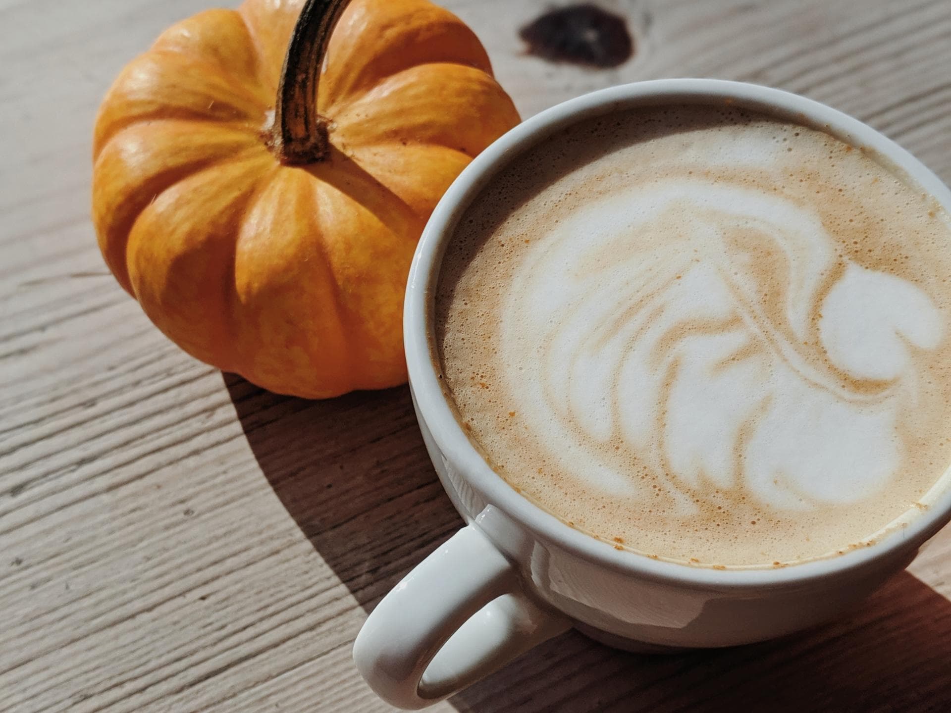 Pumpkin Spice Latte und Kürbis