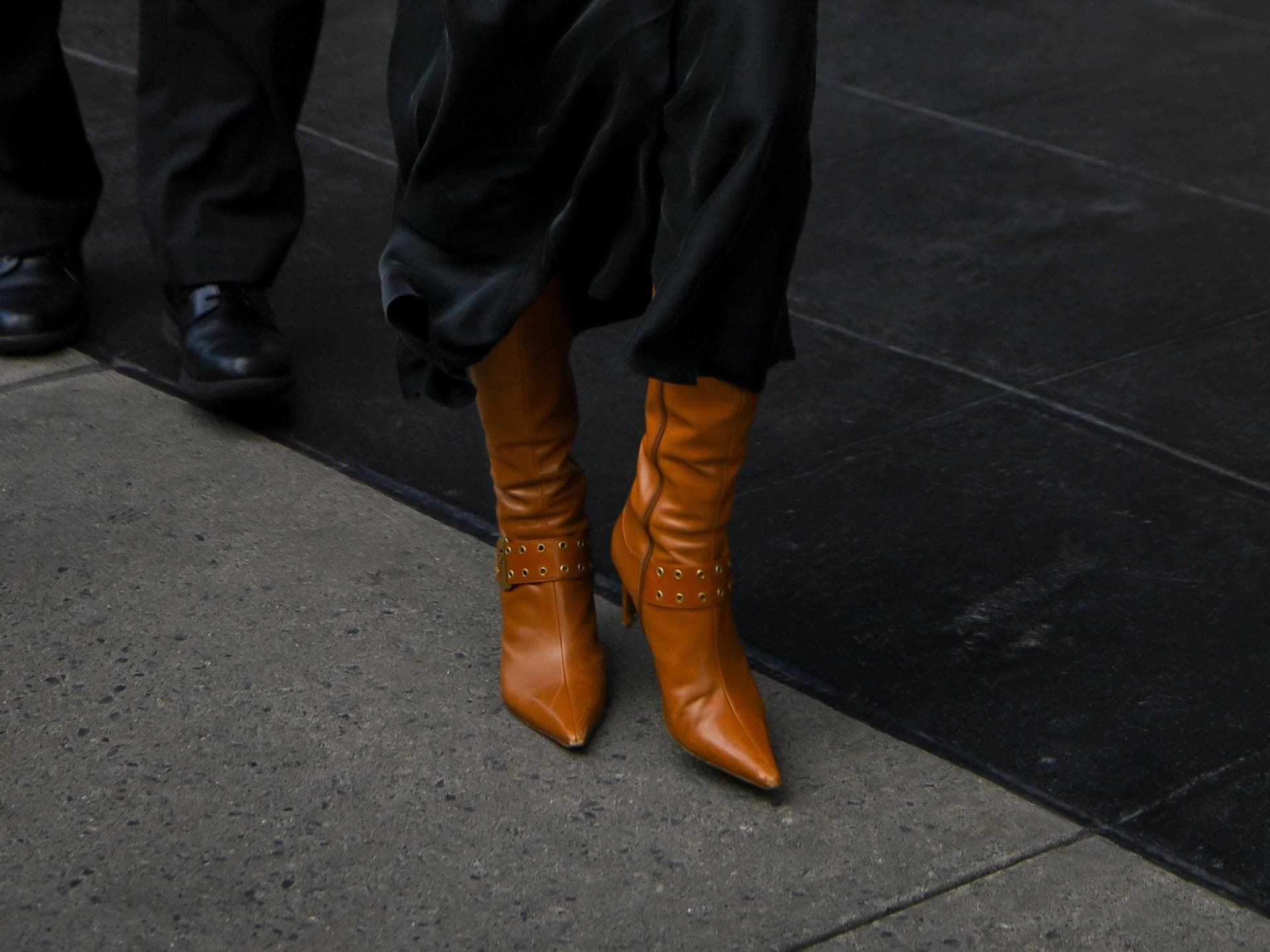 Emily Ratajkowski trägt braune Stiefel Emily Ratajkowski trägt braune Stiefel