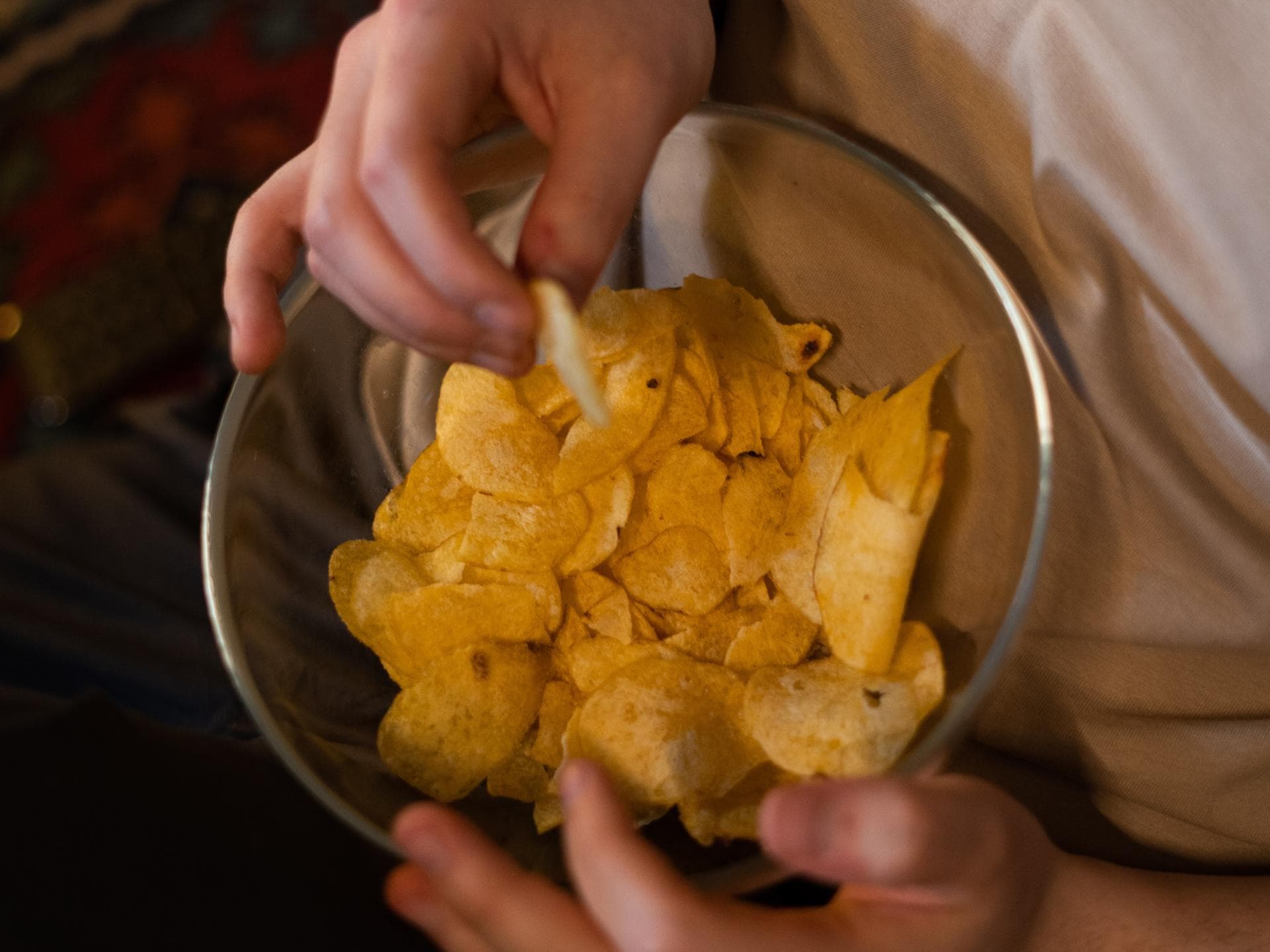 Chips in Schale