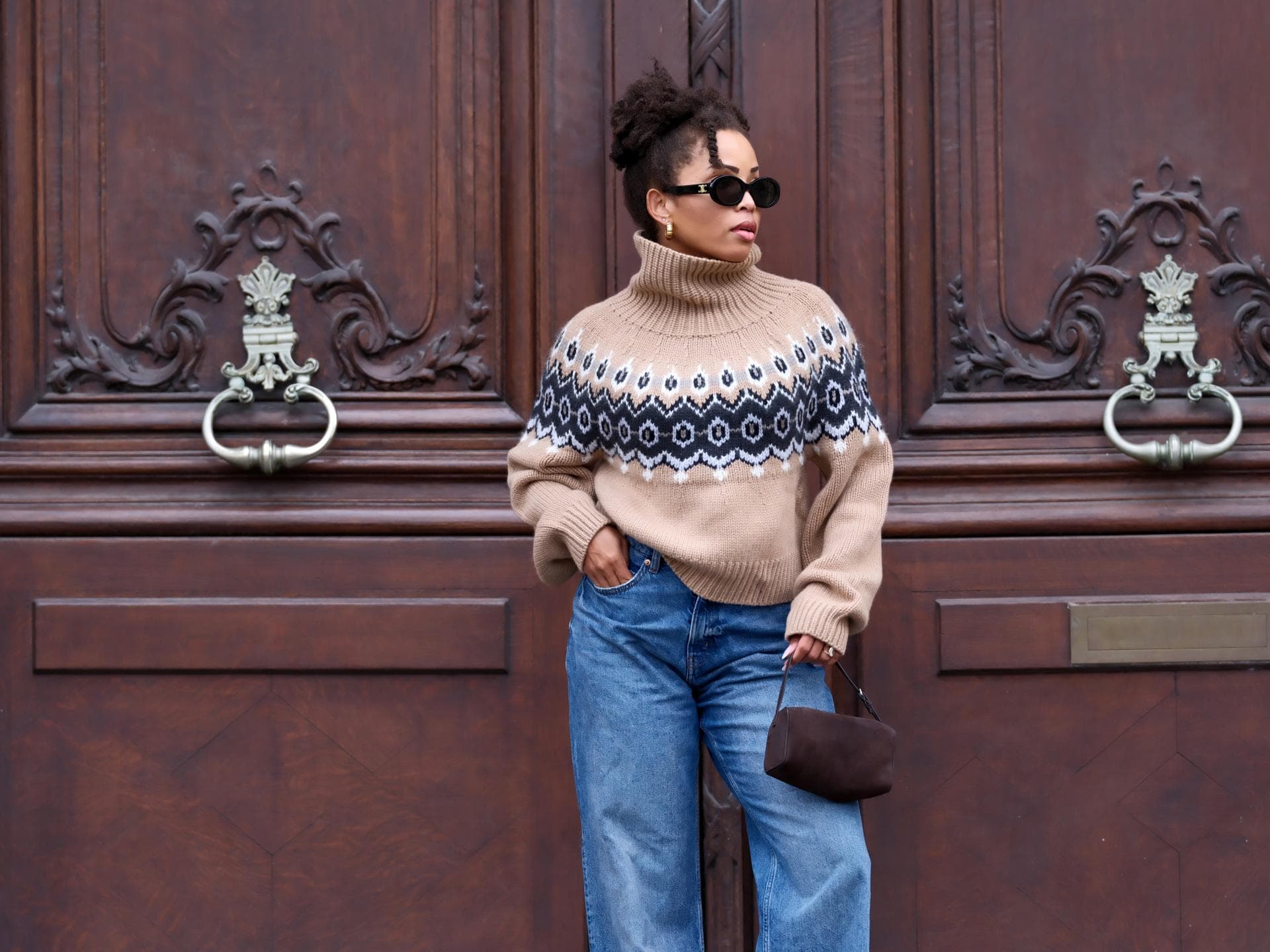 Frau in Winterpulli