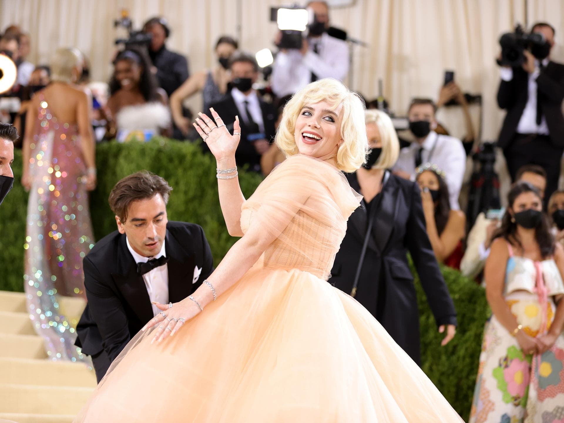 Billie Eilish auf dem roten Teppich der Met Gala