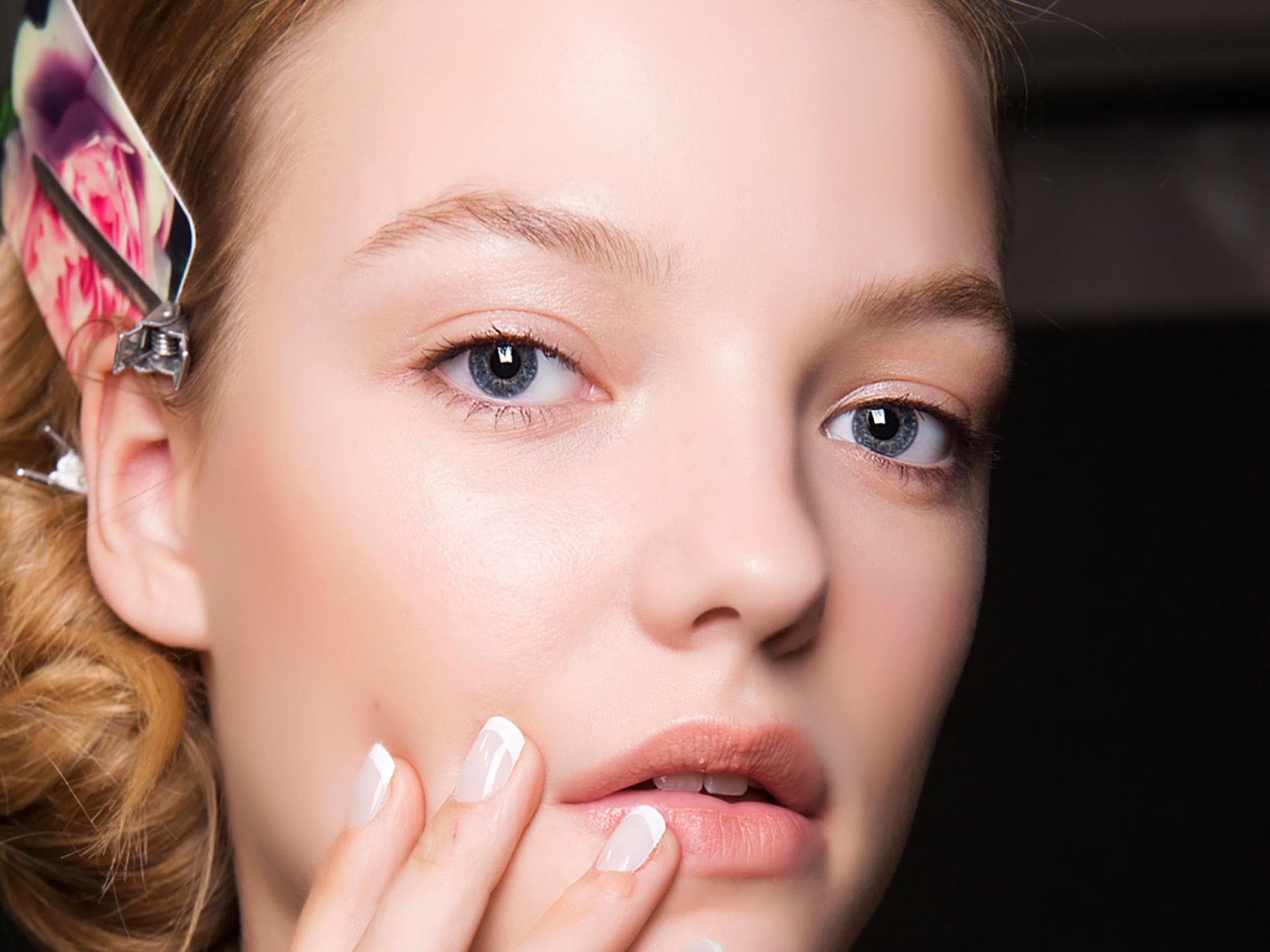 Porträt von Model Backstage bei Fashion Show