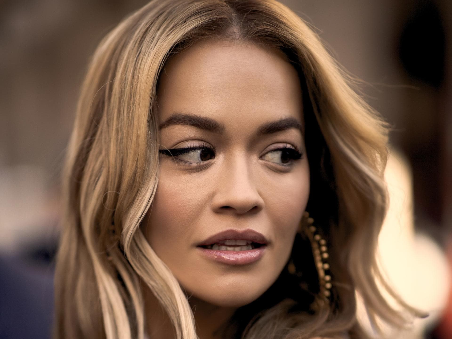 Rita Ora glossy Lips