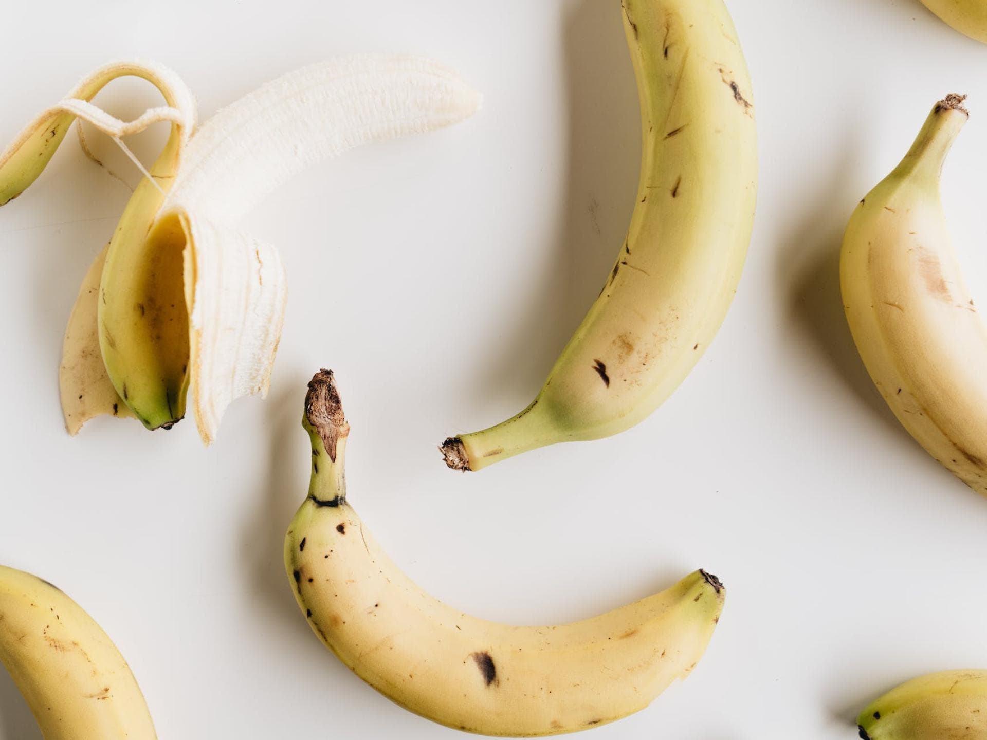Bananen sind lecker und gesund, enthalten aber viel Zucker.