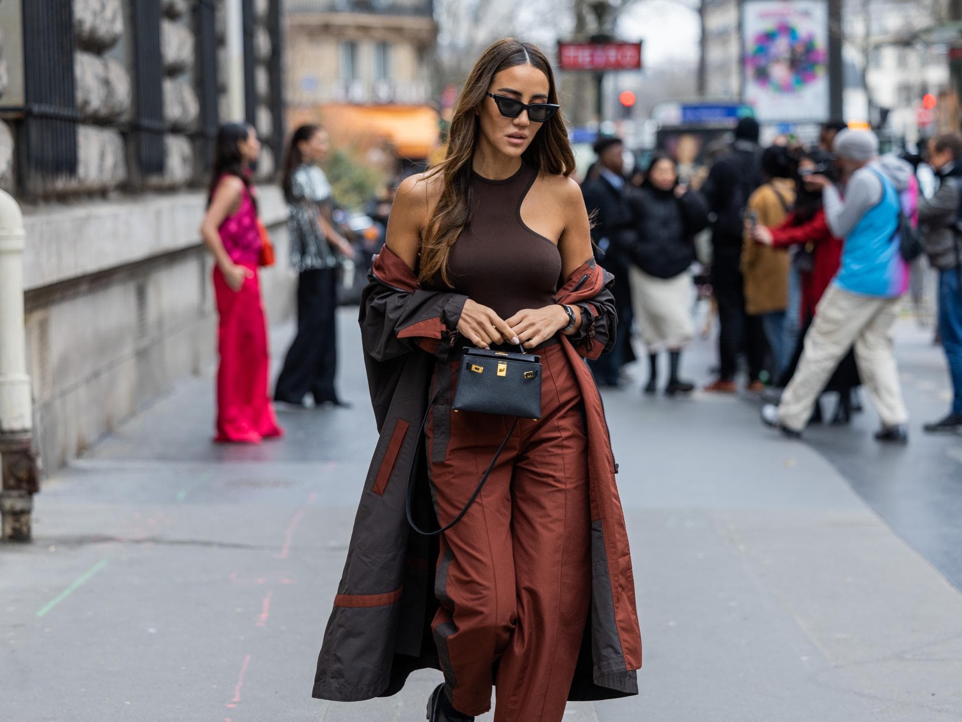 Tamara Kalinic in braunem Body