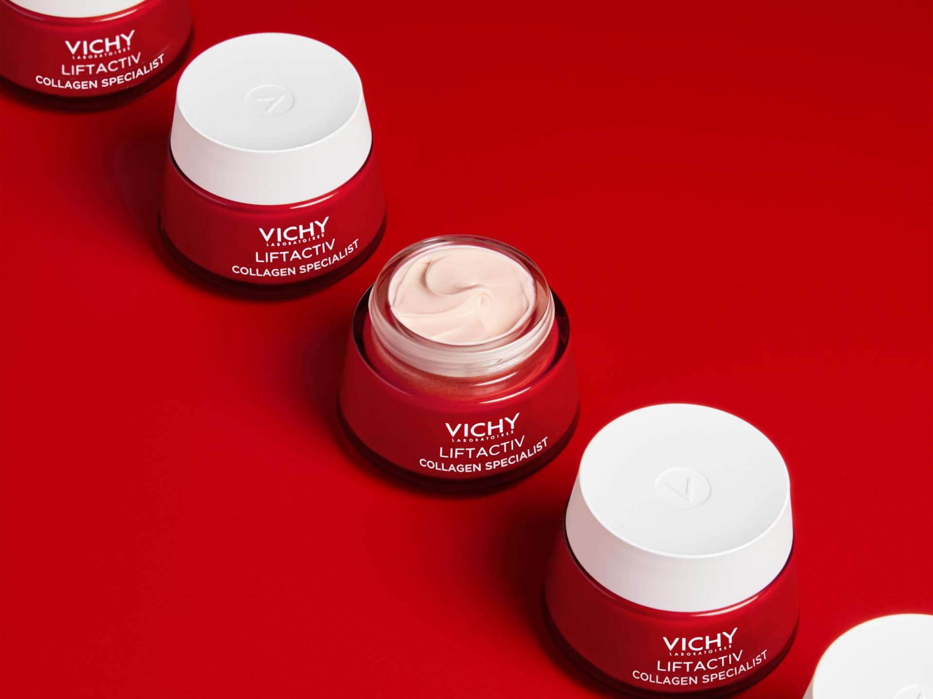Mit der Liftactiv Collagen Specialist Creme sehen Falten rot