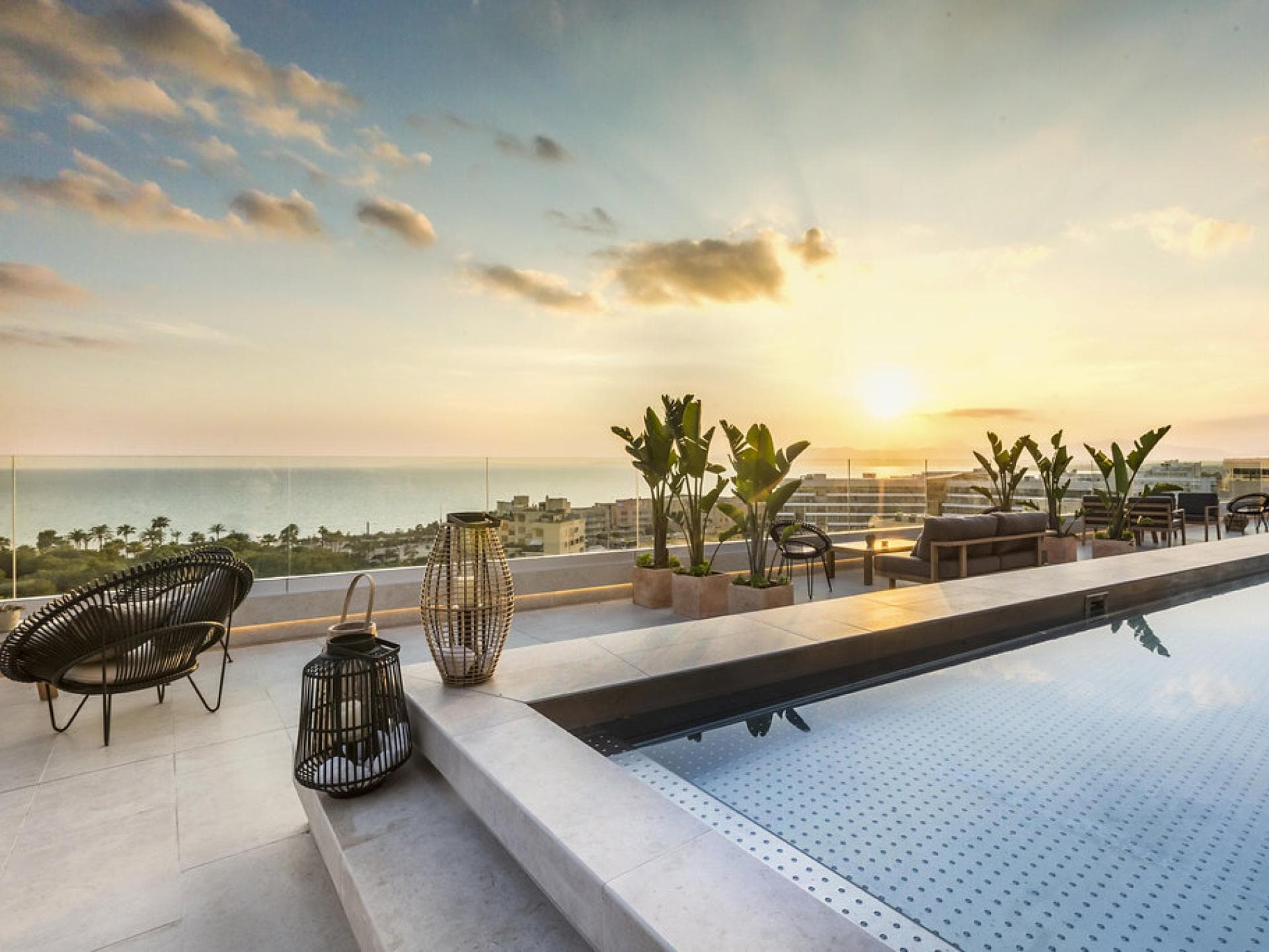 Pool mit Meerblick übers Mittelmeer Pool mit Meerblick übers Mittelmeer
