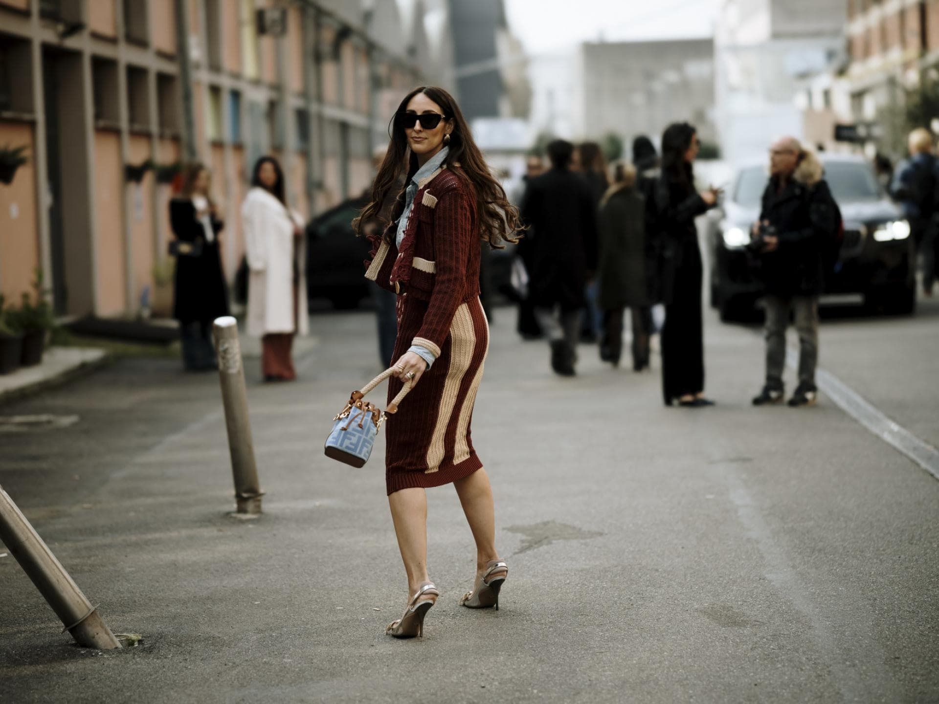 Frau auf der Mailand Fashion Week