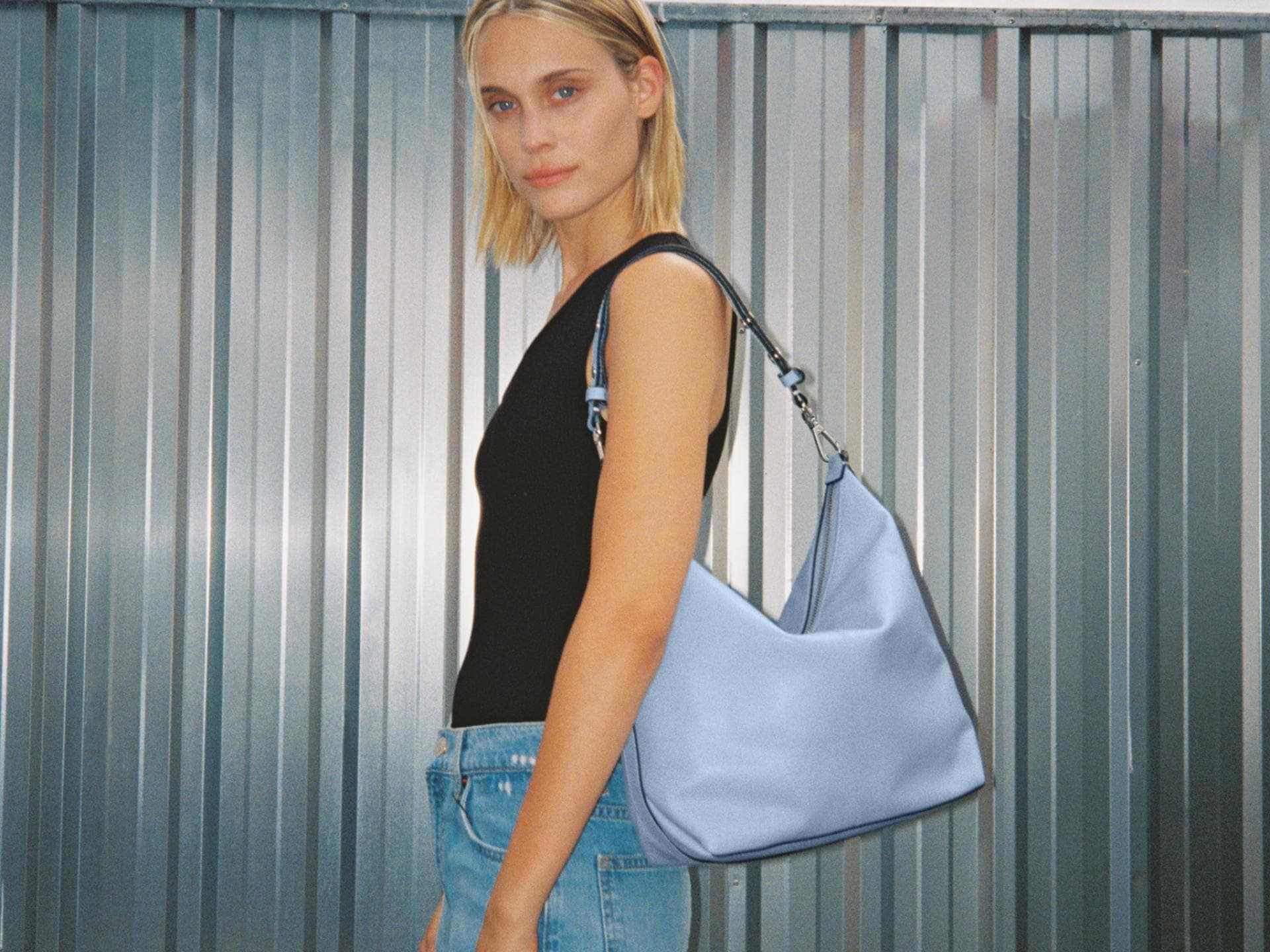 Summer Essentials? Die passen in das Modell "Paris" perfekt rein!