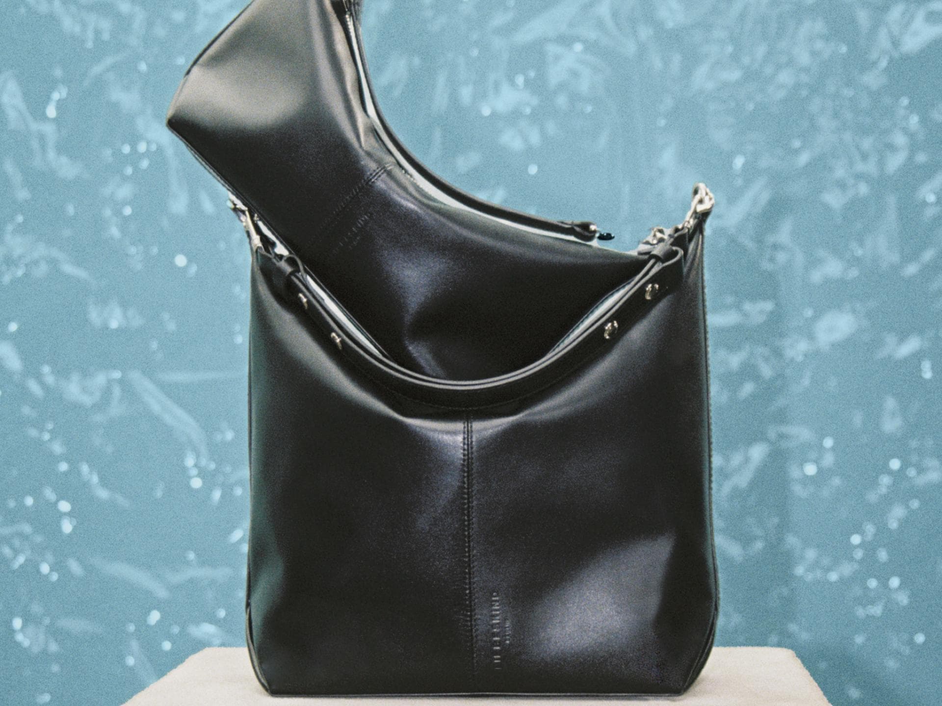 Eine Silhouette, so entspannt wie wir: "Paris" ist die perfekte Everyday-Bag.