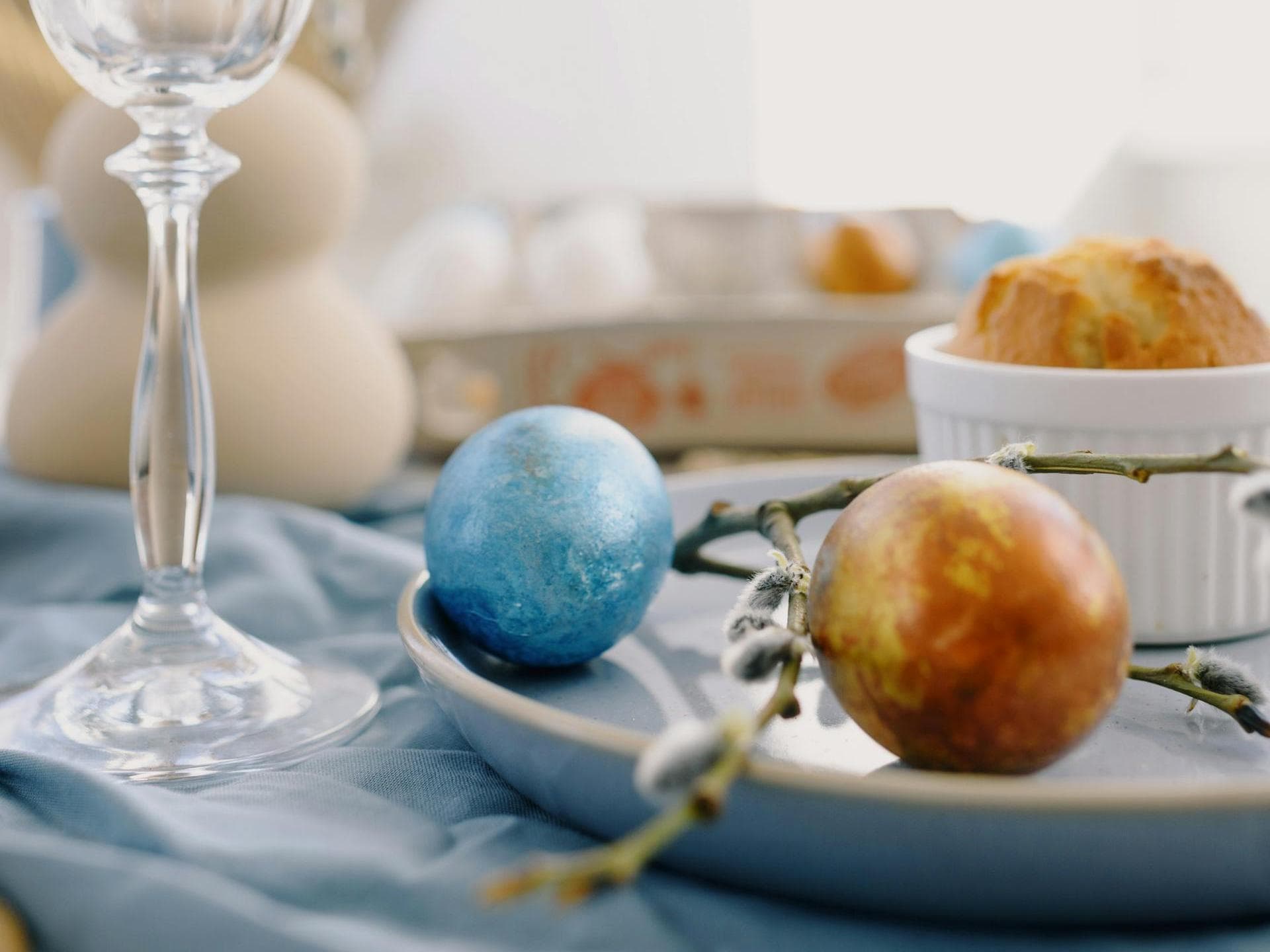 Ostern gedeckter Tisch