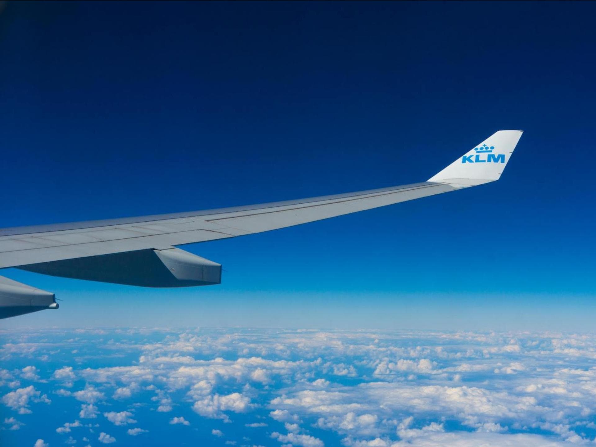 Flugzeug über den Wolken