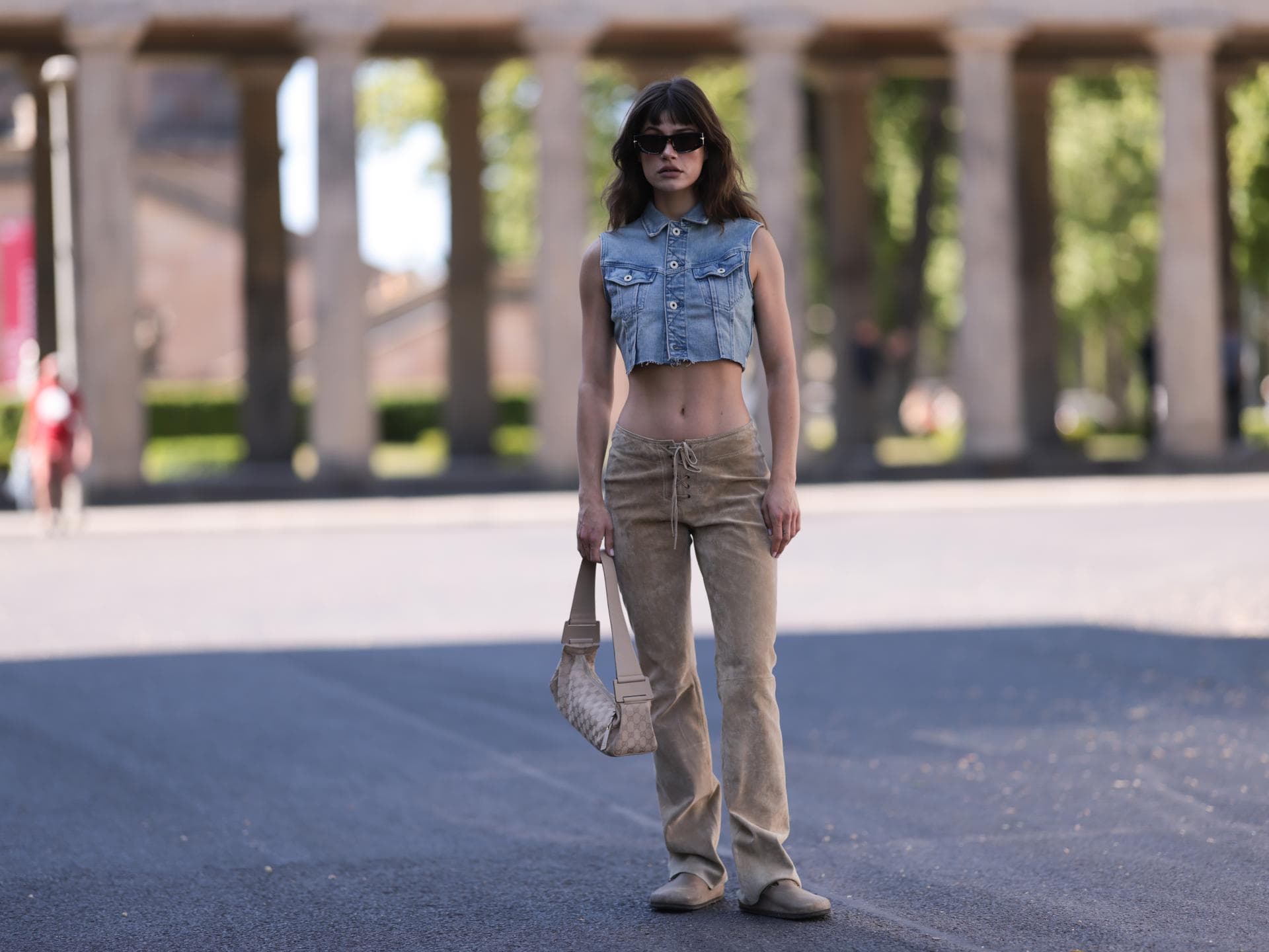 Frau in Birkenstock Boston