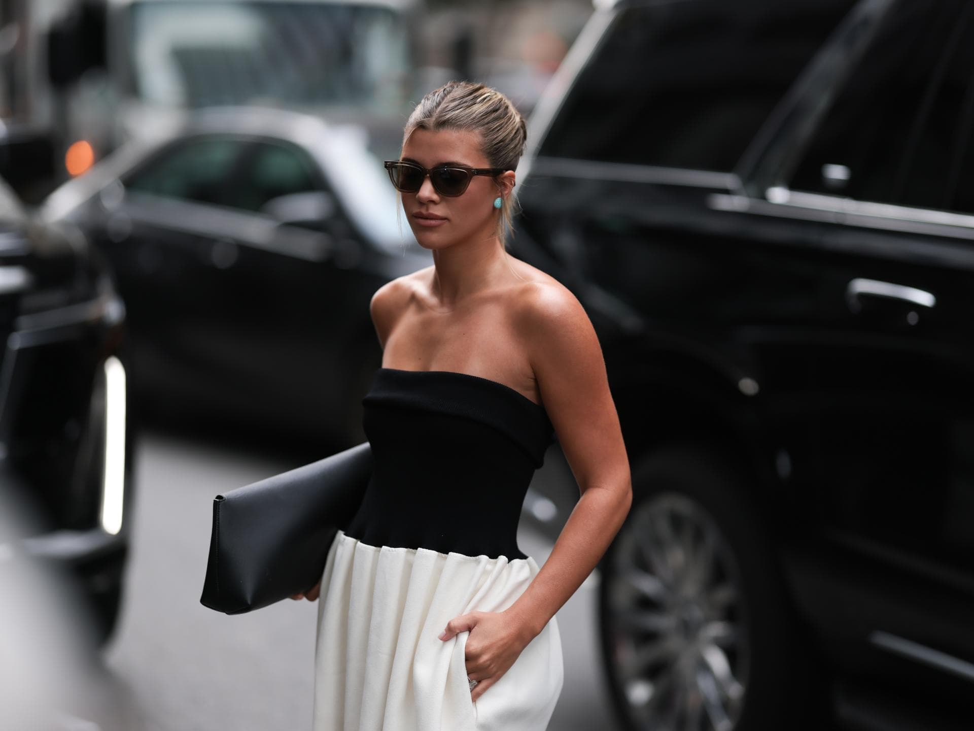 Riviera Chic: So gelingt dir der luxuriöse Look Sofia Richie im Riviera Chic