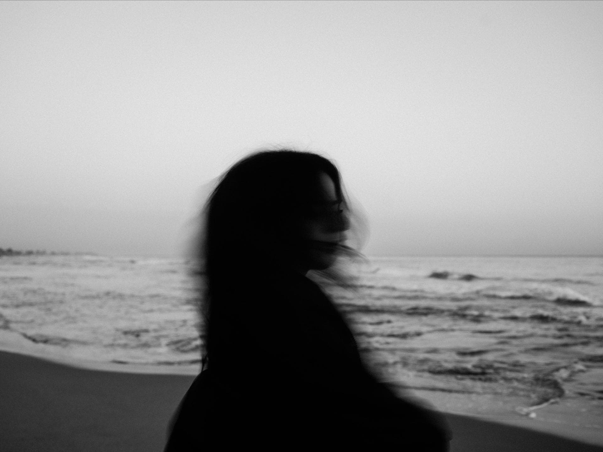 Frau vor Meer