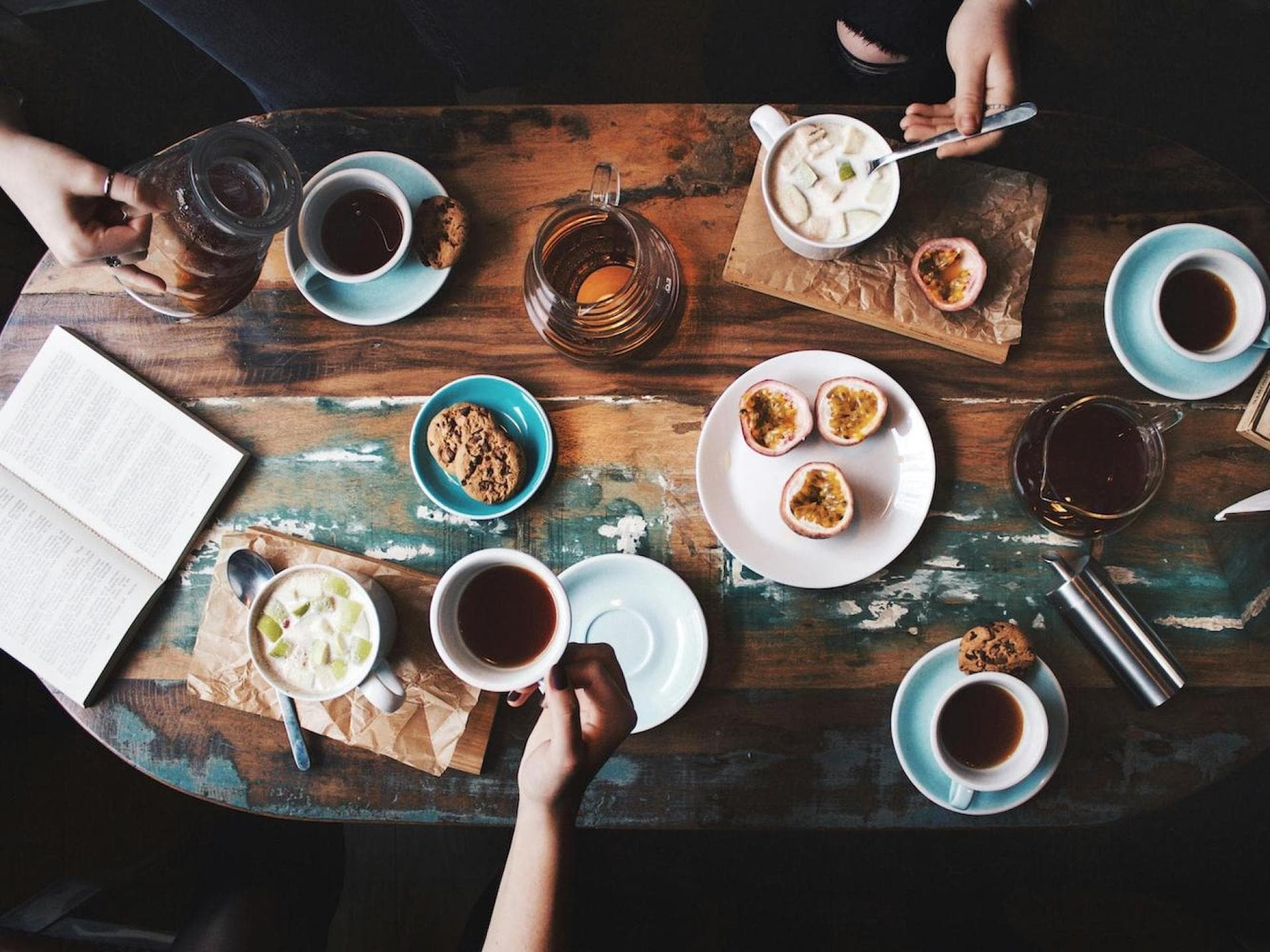Frühstückstisch mit Kaffee Frühstückstisch mit Kaffee