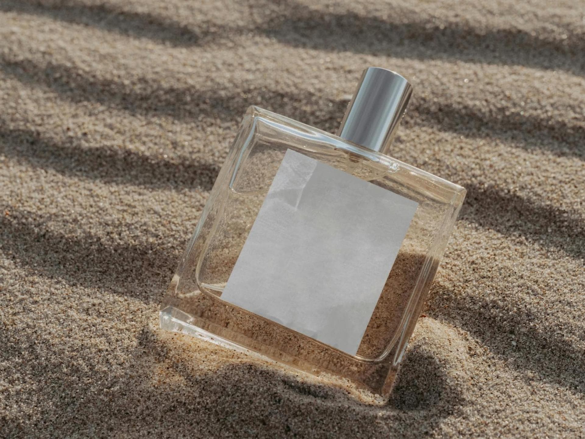 Parfum im Sand