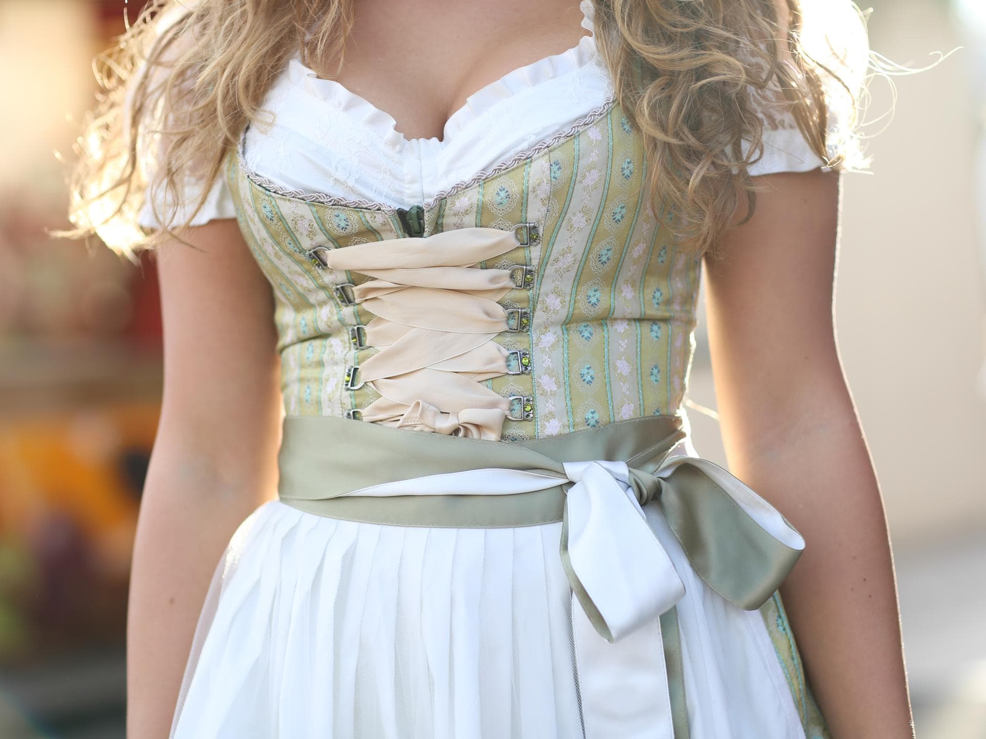 Frau im Dirndl