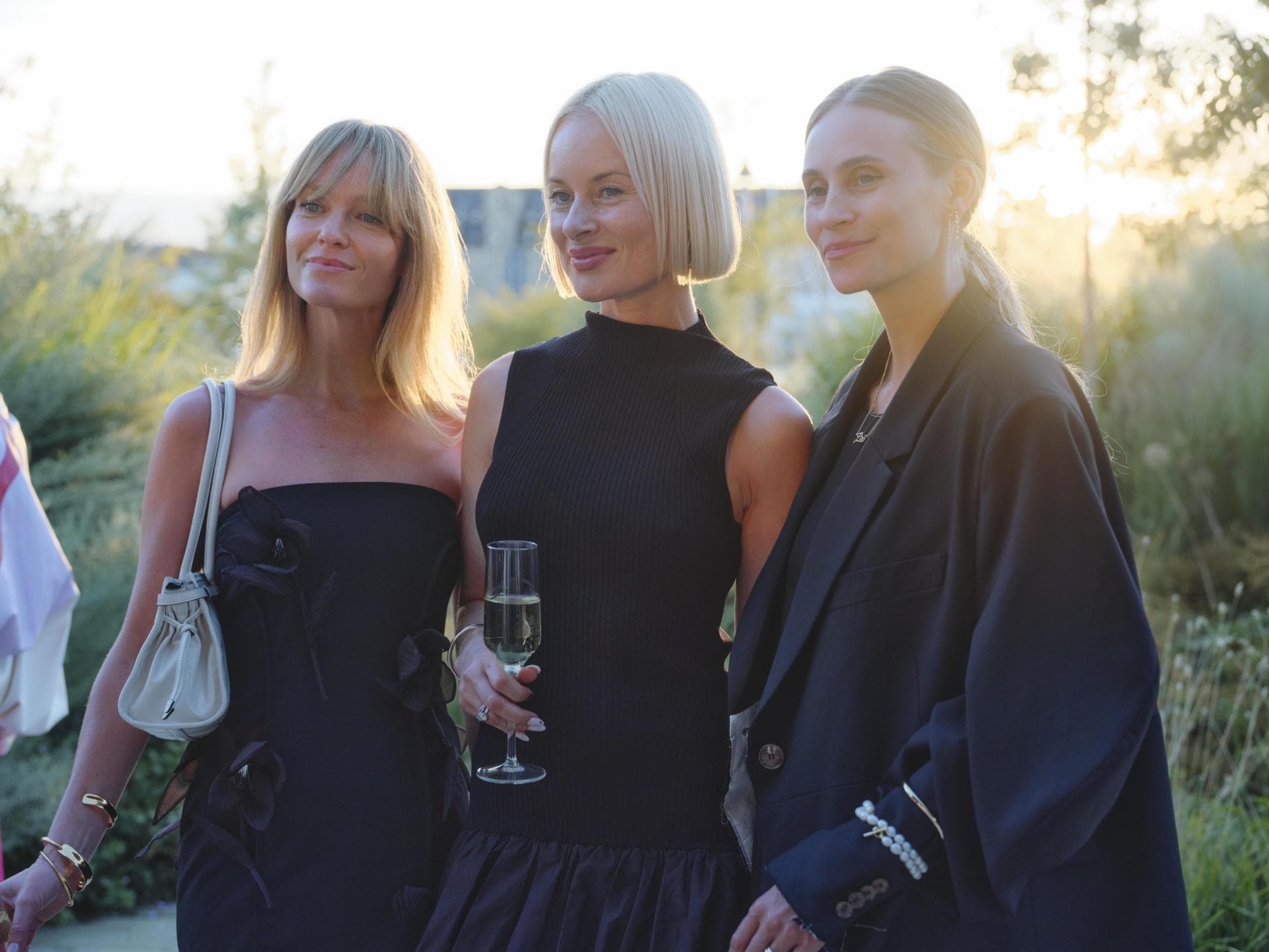Jeanette Madsen und Thora Valdimars, beide Co-founder and Creative Director von ROTATE, mit Influencerin Tine Andrea Lauvli (@tineandreaa)