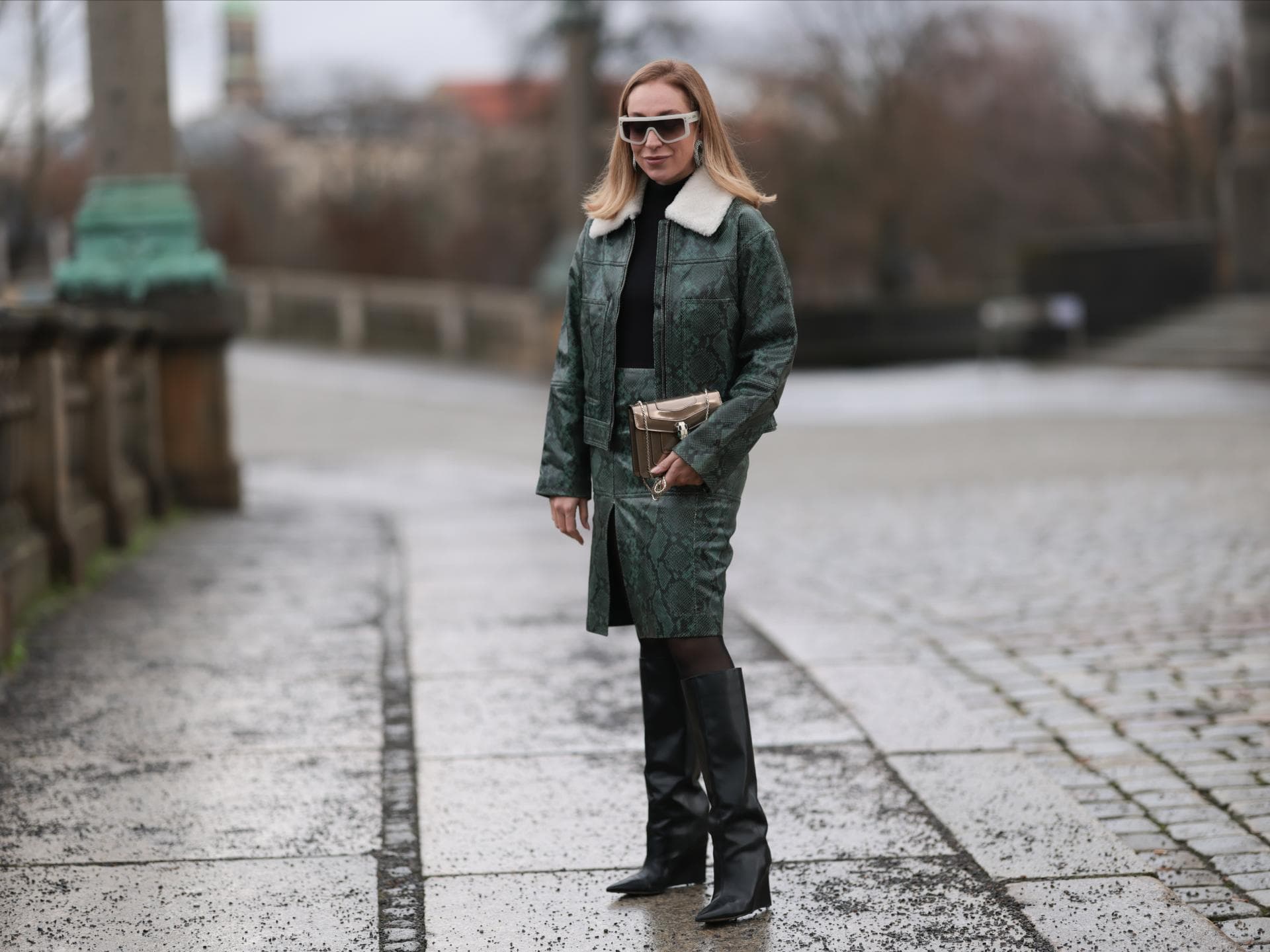 Stiefel zum Rock kombinieren Sonia Lyson mit Stiefeln zum Rock
