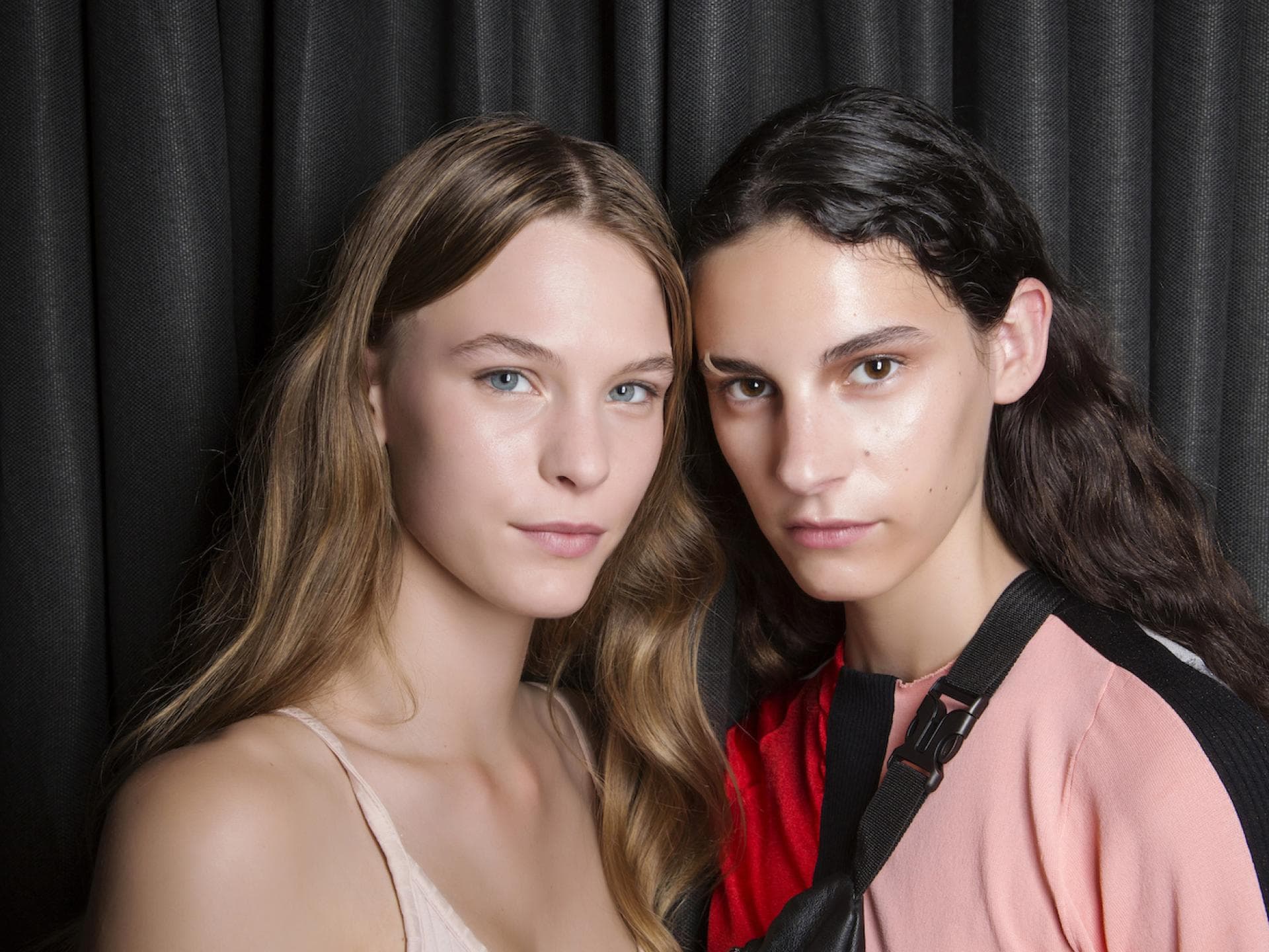 Zwei Models beim Fotoshooting