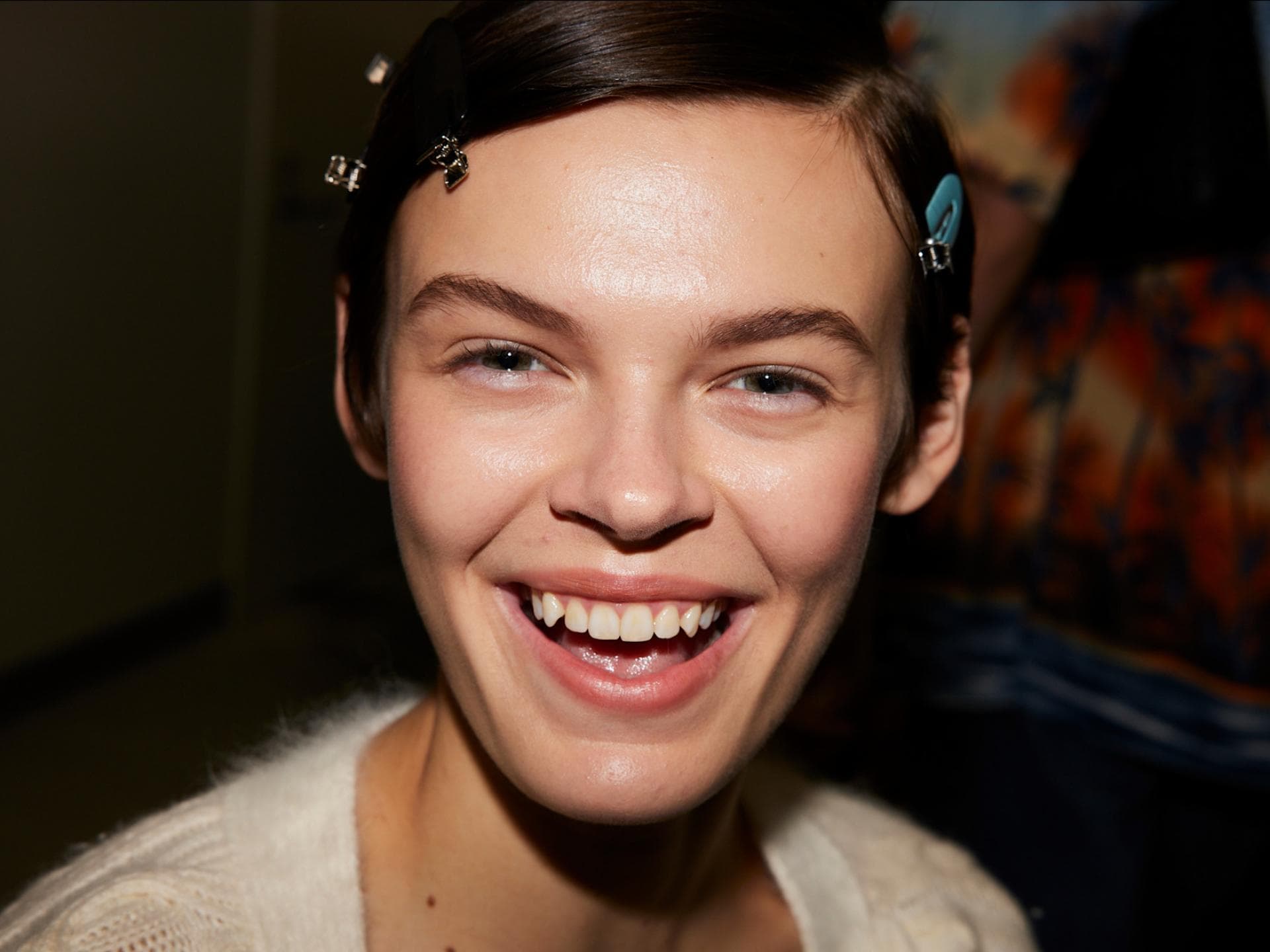 Model mit strahlender Haut