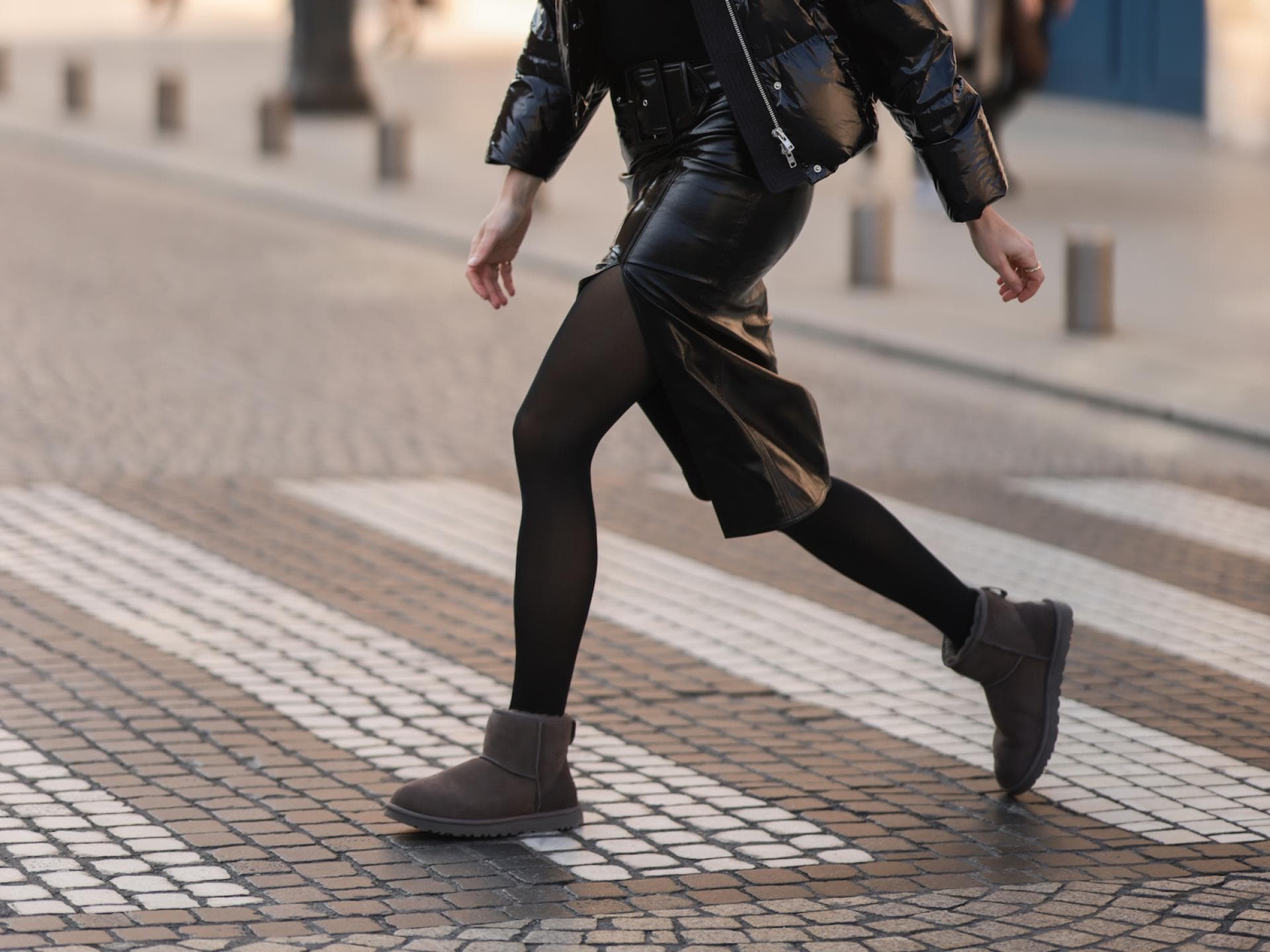 Ugg Boots reinigen: So pflegt ihr die Winter-Schuhe richtig Frau in Ugg Boots