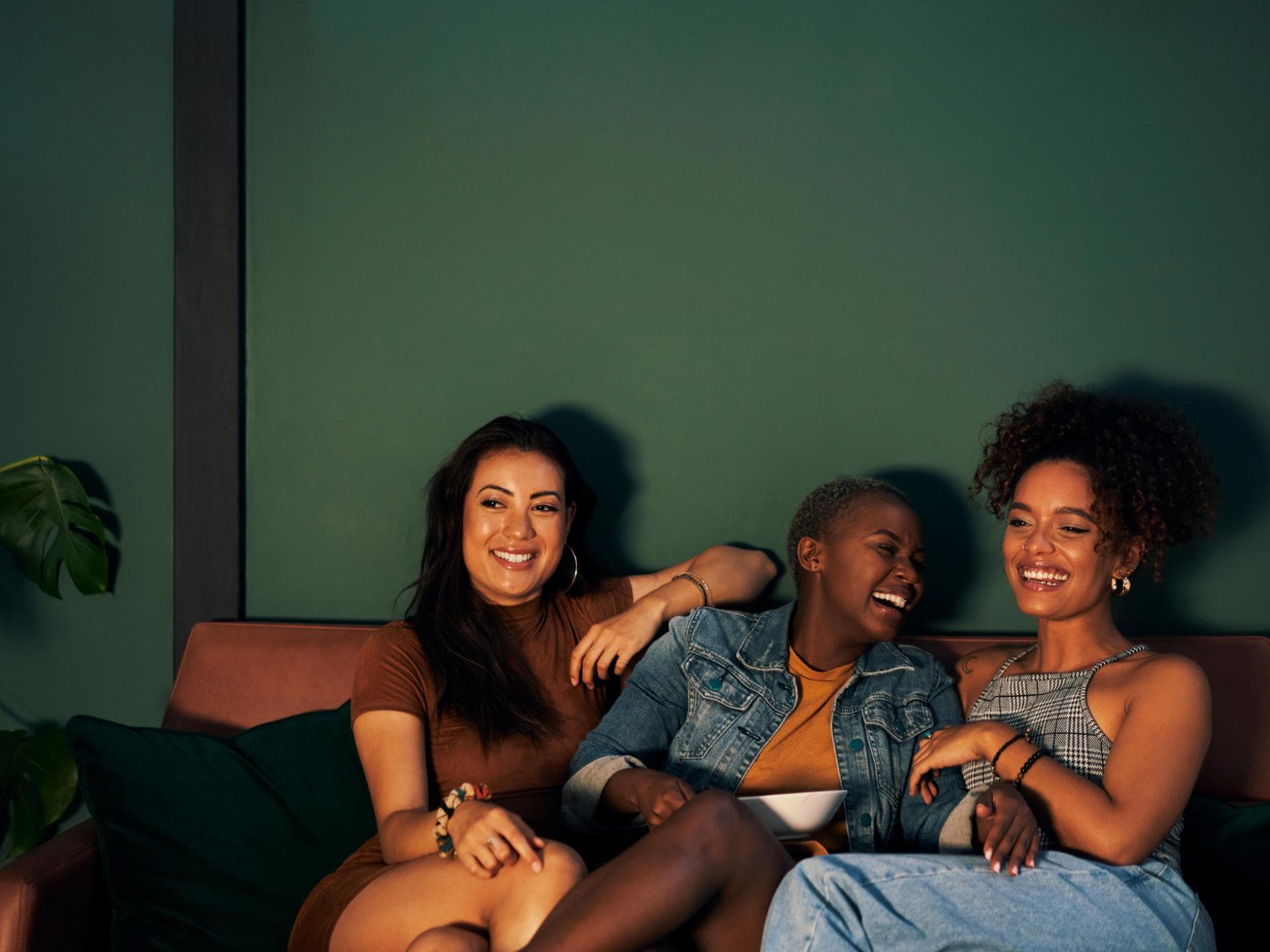 Lachen, Drinks und Spielspaß – so wird dein Spieleabend mit Freundinnen unvergesslich Lachen, Drinks und Spielspaß – so wird dein Spieleabend mit Freundinnen unvergesslich