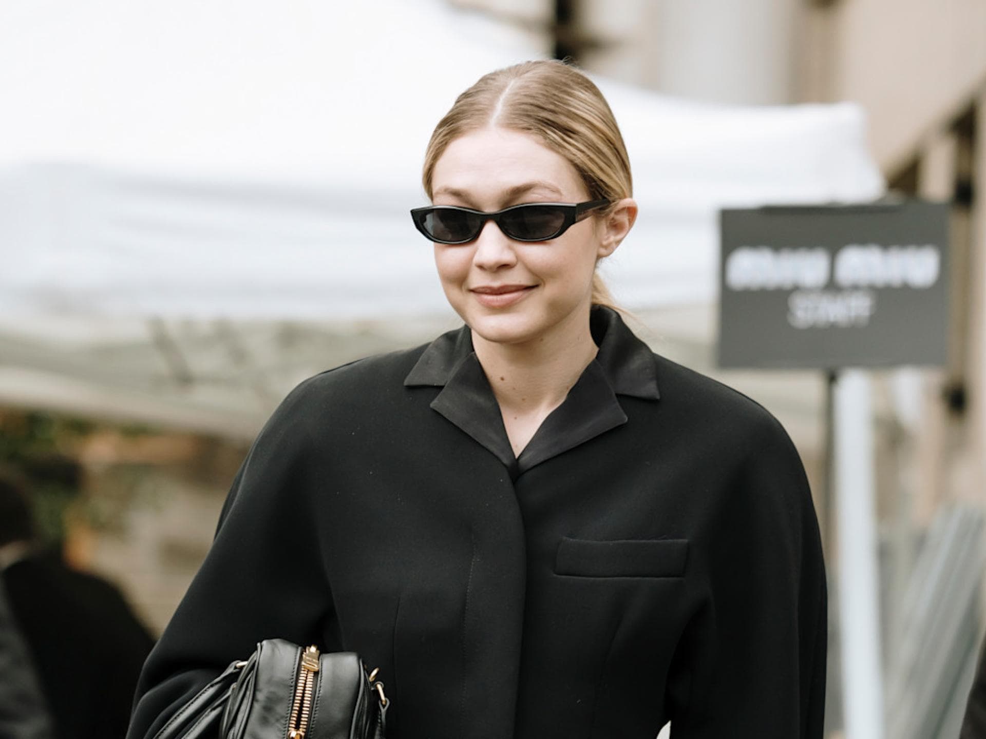 Gigi Hadid im cardigan