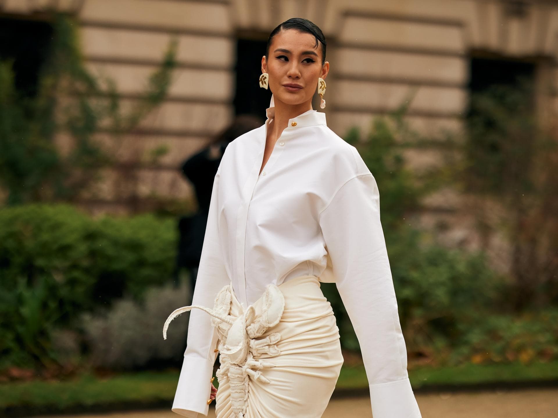 Schmuck-Trends Frühjahr/ Sommer 2025 Frau mit Schmuck