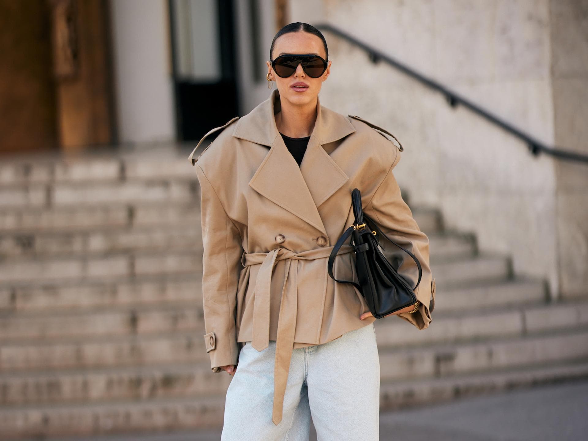 Streetstyle mit einer Trenchjacke